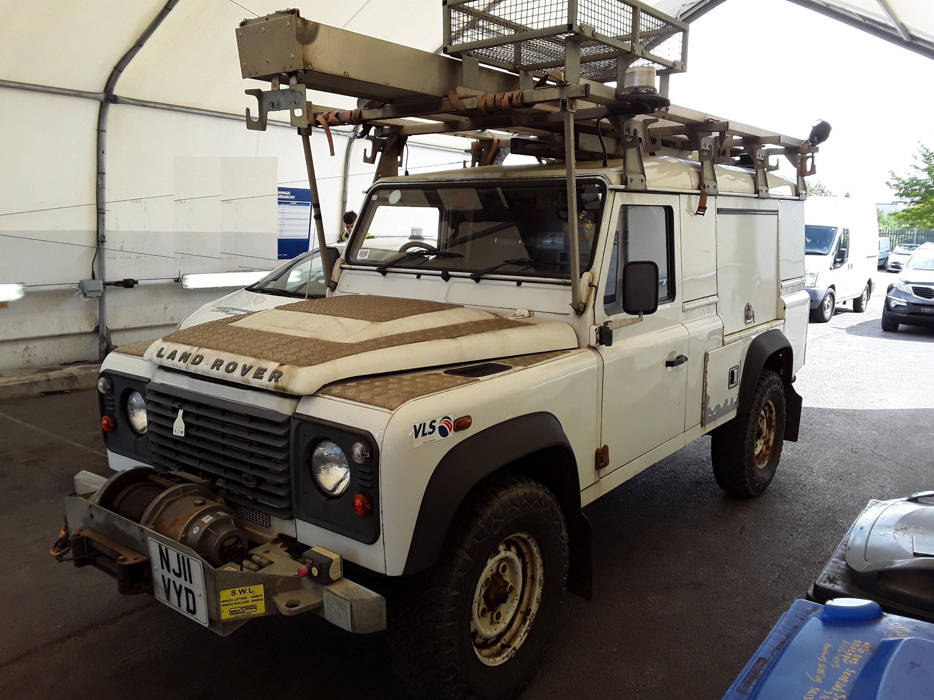 2011/11 REG LAND ROVER DEFENDER 110 HARD TOP 2.4 TURBO DIESEL, SHOWING 0 FORMER KEEPERS *PLUS VAT* - Image 2 of 10