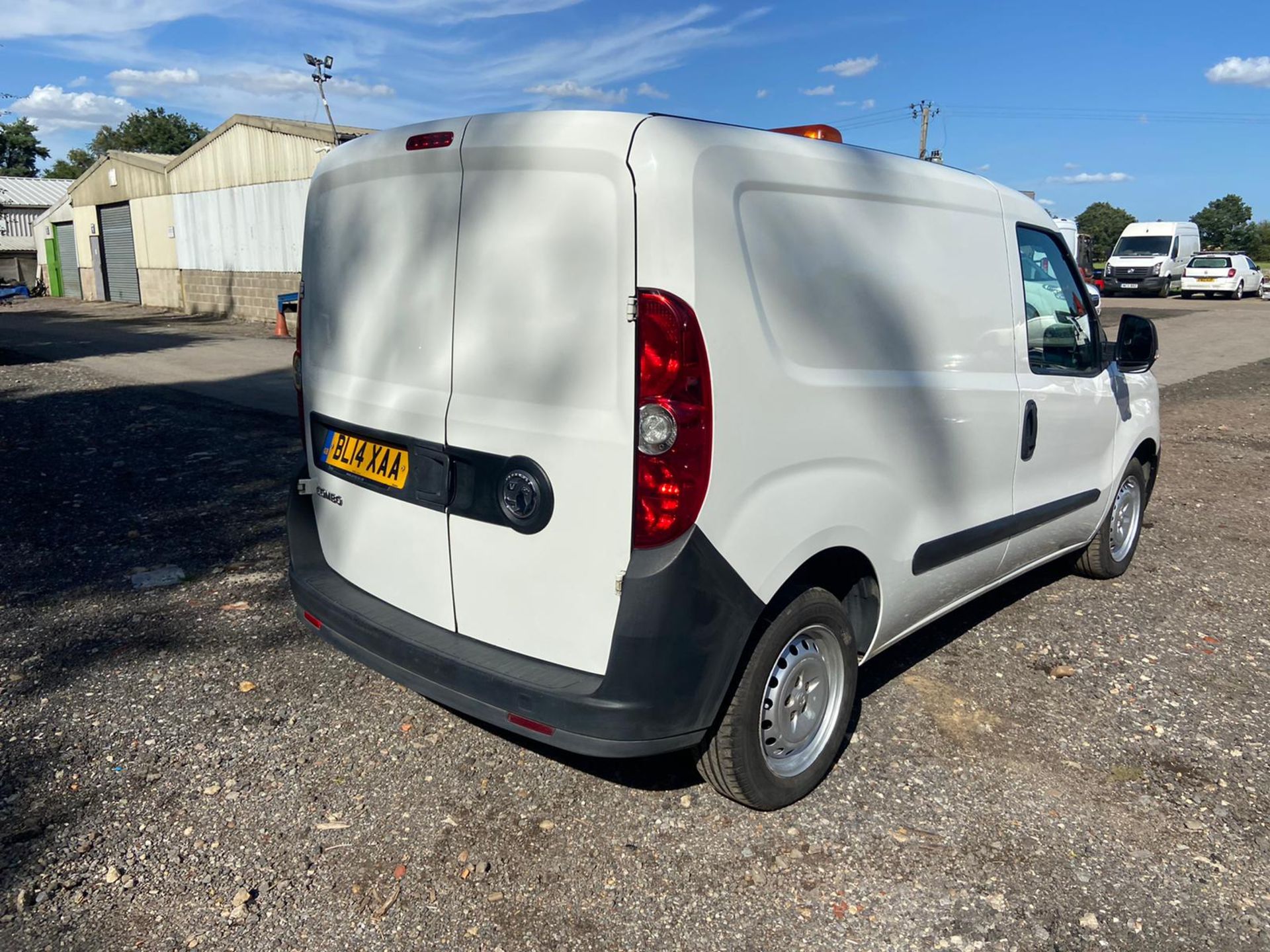 2014/14 REG VAUXHALL COMBO 2000 L1H1 CDTI 1.25 DIESEL WHITE PANEL VAN, SHOWING 0 FORMER KEEPERS - Image 6 of 9