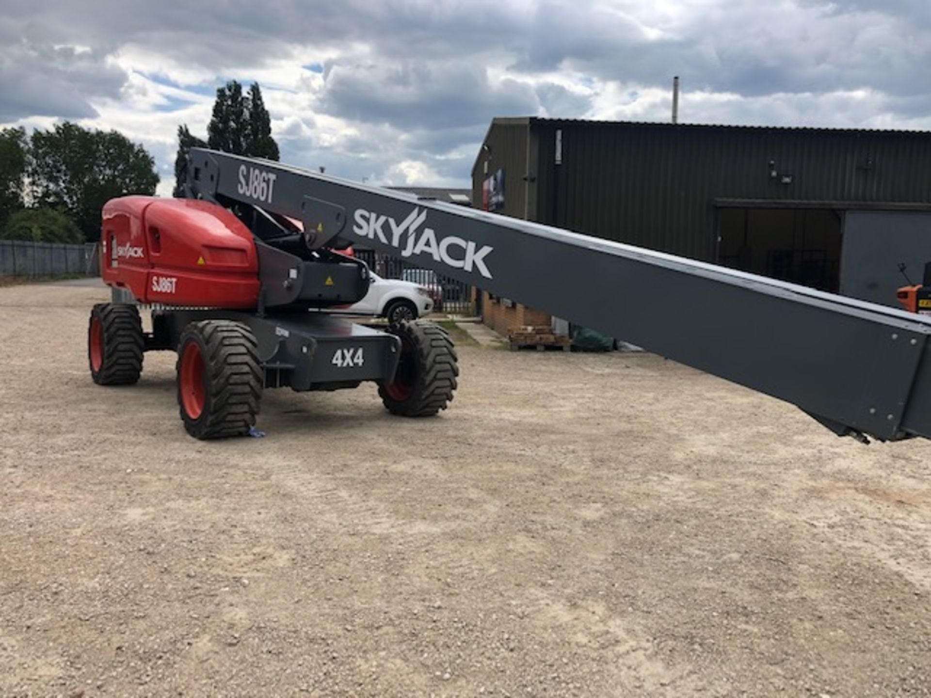 CHERRY PICKER SJ86T ACCESS PLATFORM MEWP, ONLY 260 HOURS FROM NEW, BUILT IN 2018 BUT A 2019 MODEL - Image 2 of 8
