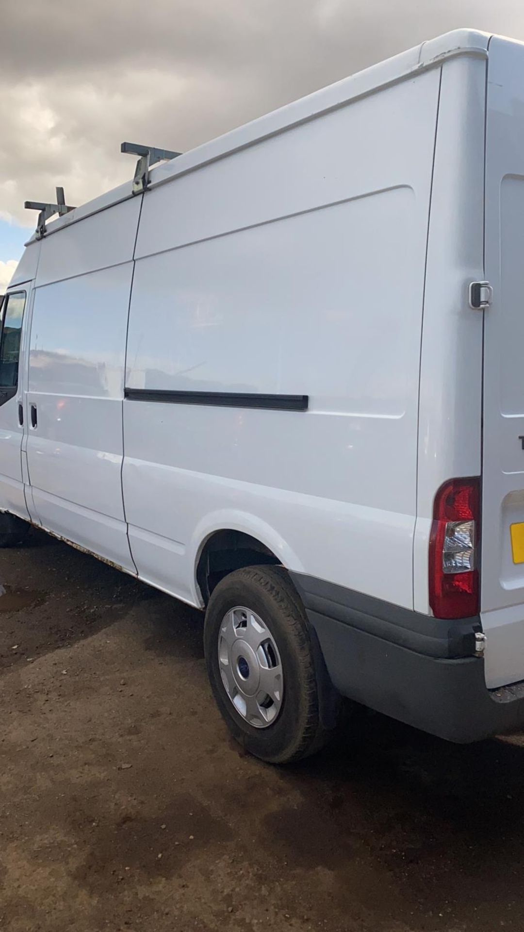 2010/10 REG FORD TRANSIT 115 T350L RWD 2.4 DIESEL WHITE PANEL VAN, SHOWING 3 FORMER KEEPERS *NO VAT* - Image 4 of 12