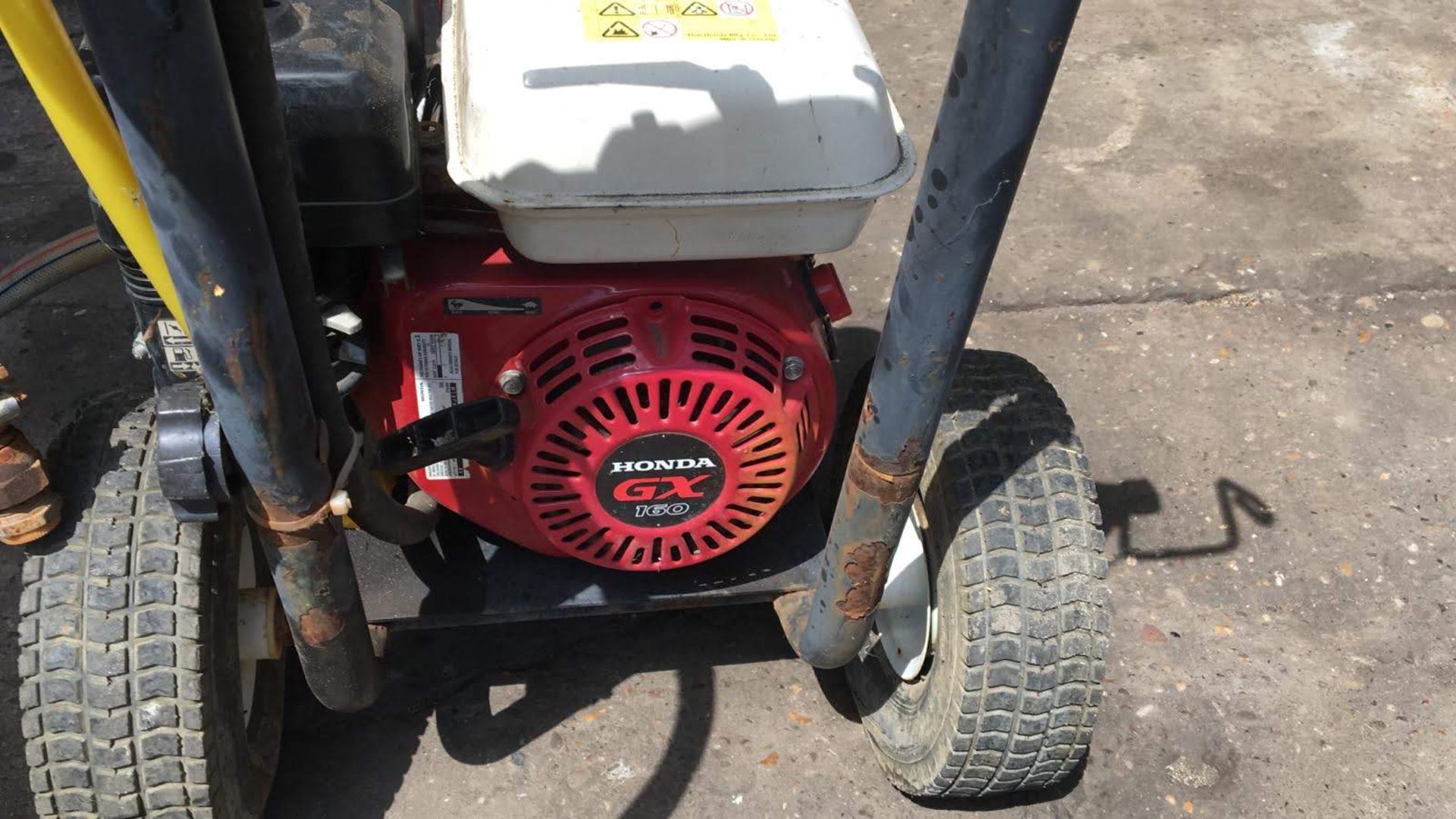 PUSHABLE POWER WASH SELF PRIMING, COMES WITH NEW LANCE, HONDA GX160 ENGINE *NO VAT* - Image 5 of 5