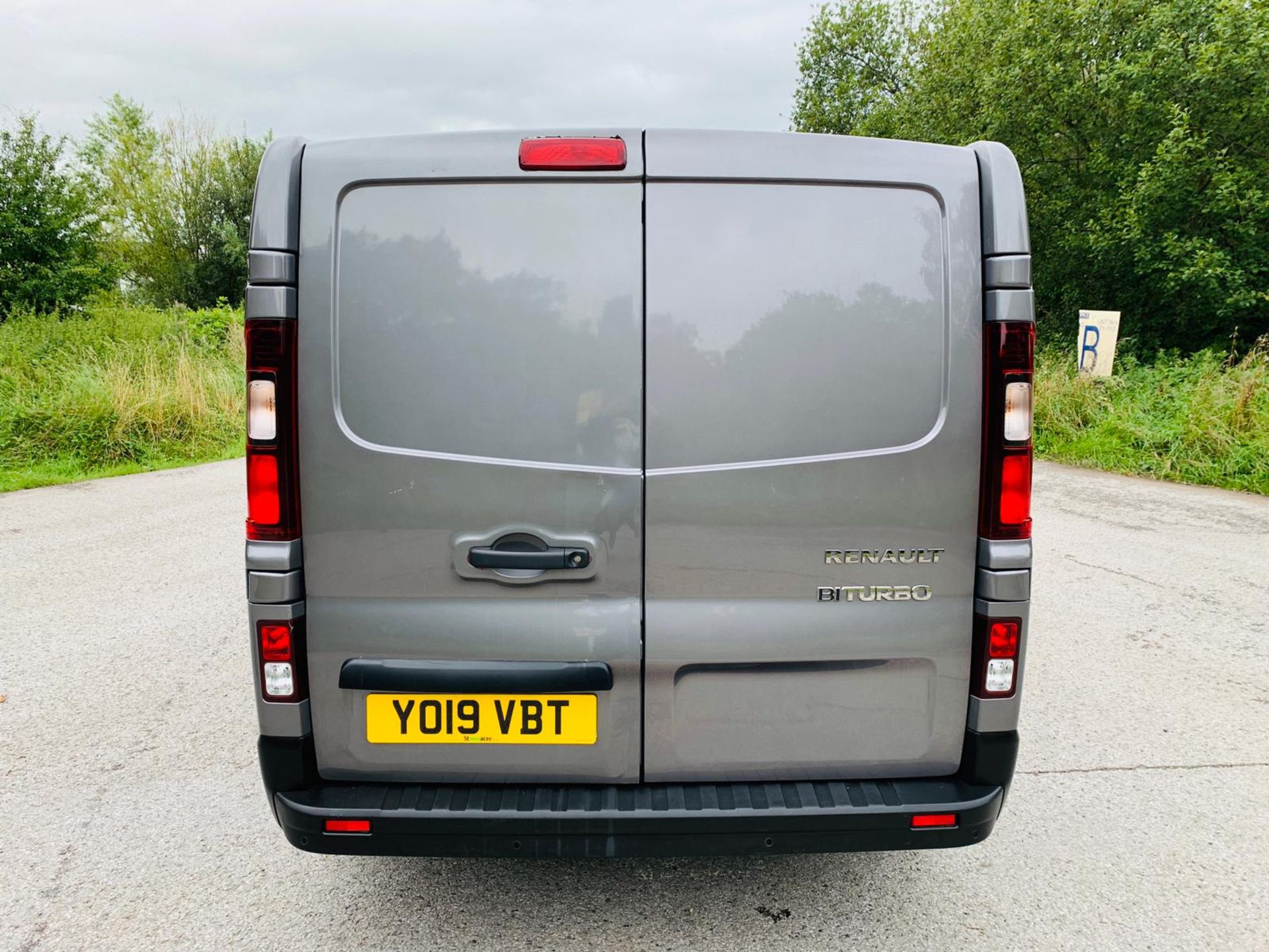 2019/19 REG RENAULT TRAFIC LL29 SPORT NAV ENERGY 1.6 DIESEL GREY CREW VAN, SHOWING 0 FORMER KEEPERS - Image 6 of 24