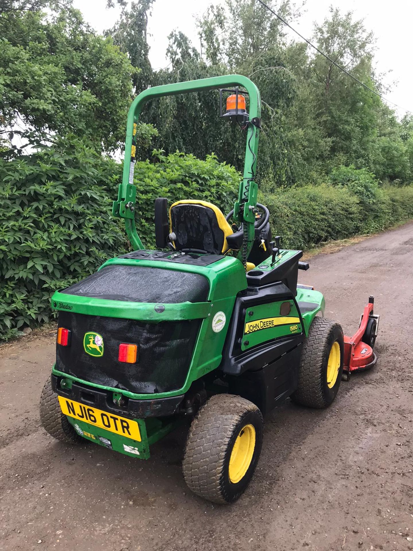 2016 JOHN DEERE 1580 C/W OUTFRONT MOWER DECK, RUNS, DRIVES & CUTS, ROAD REGISTERED - OTR *PLUS VAT* - Image 3 of 4