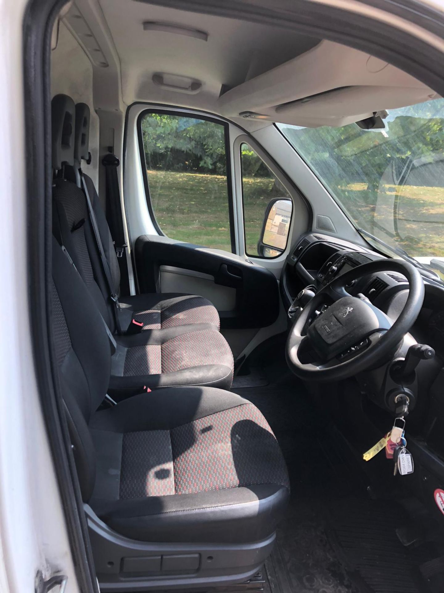 2014/64 REG PEUGEOT BOXER HDI 335 L3H2 PROFESSIONAL 2.2 DIESEL PANEL VAN, SHOWING 3 FORMER KEEPERS - Image 8 of 10