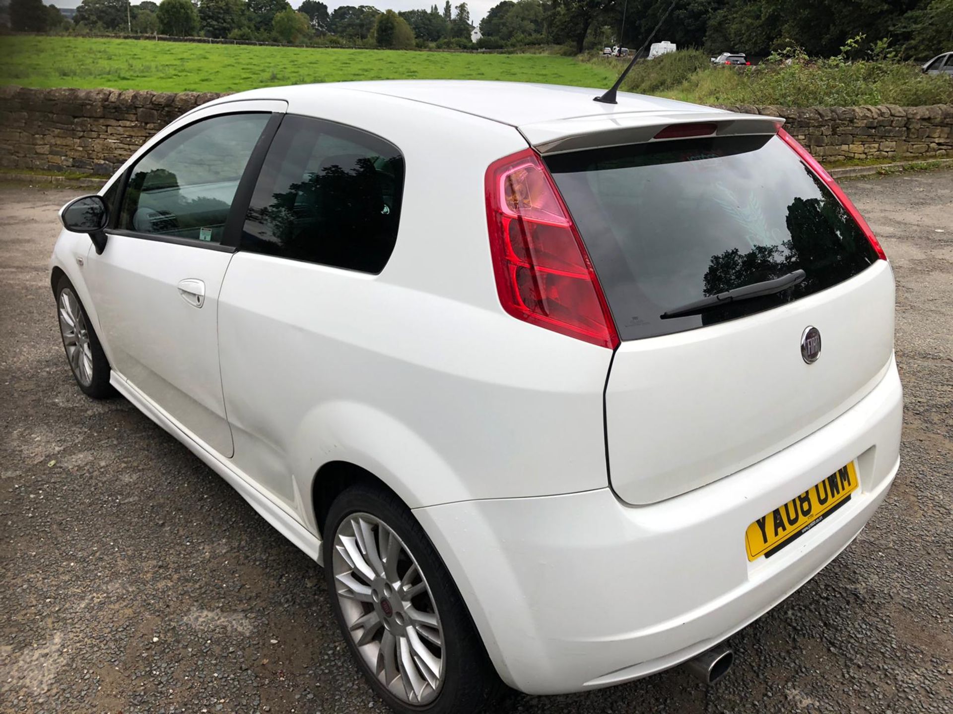 2008/08 REG FIAT PUNTO SPORTING M-JET 1.9 DIESEL WHITE 3 DOOR HATCHBACK *NO VAT* - Image 5 of 6