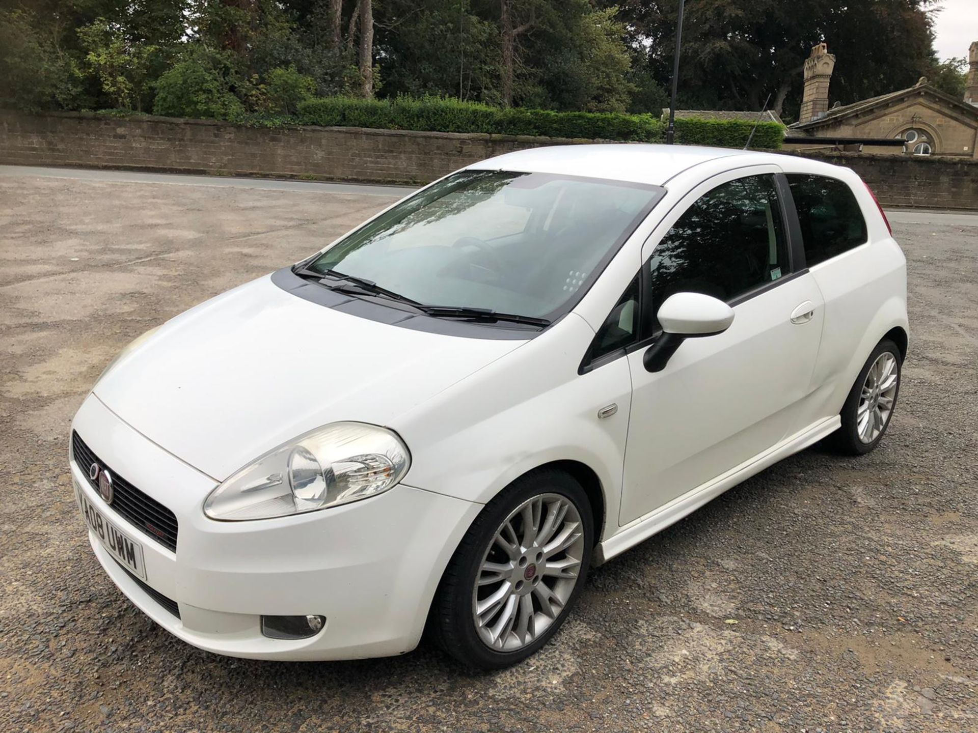 2008/08 REG FIAT PUNTO SPORTING M-JET 1.9 DIESEL WHITE 3 DOOR HATCHBACK *NO VAT* - Image 3 of 6