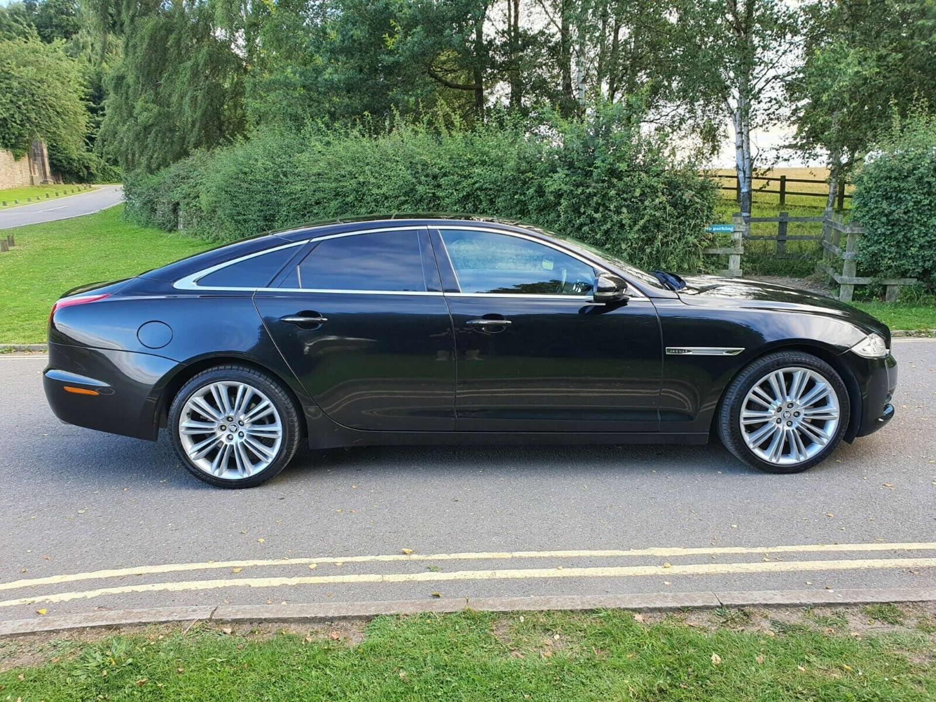 2010/10 REG JAGUAR XJ PREMIUM LUXURY V6 DIESEL AUTOMATIC BLACK 4 DOOR SALOON *NO VAT* - Image 8 of 12