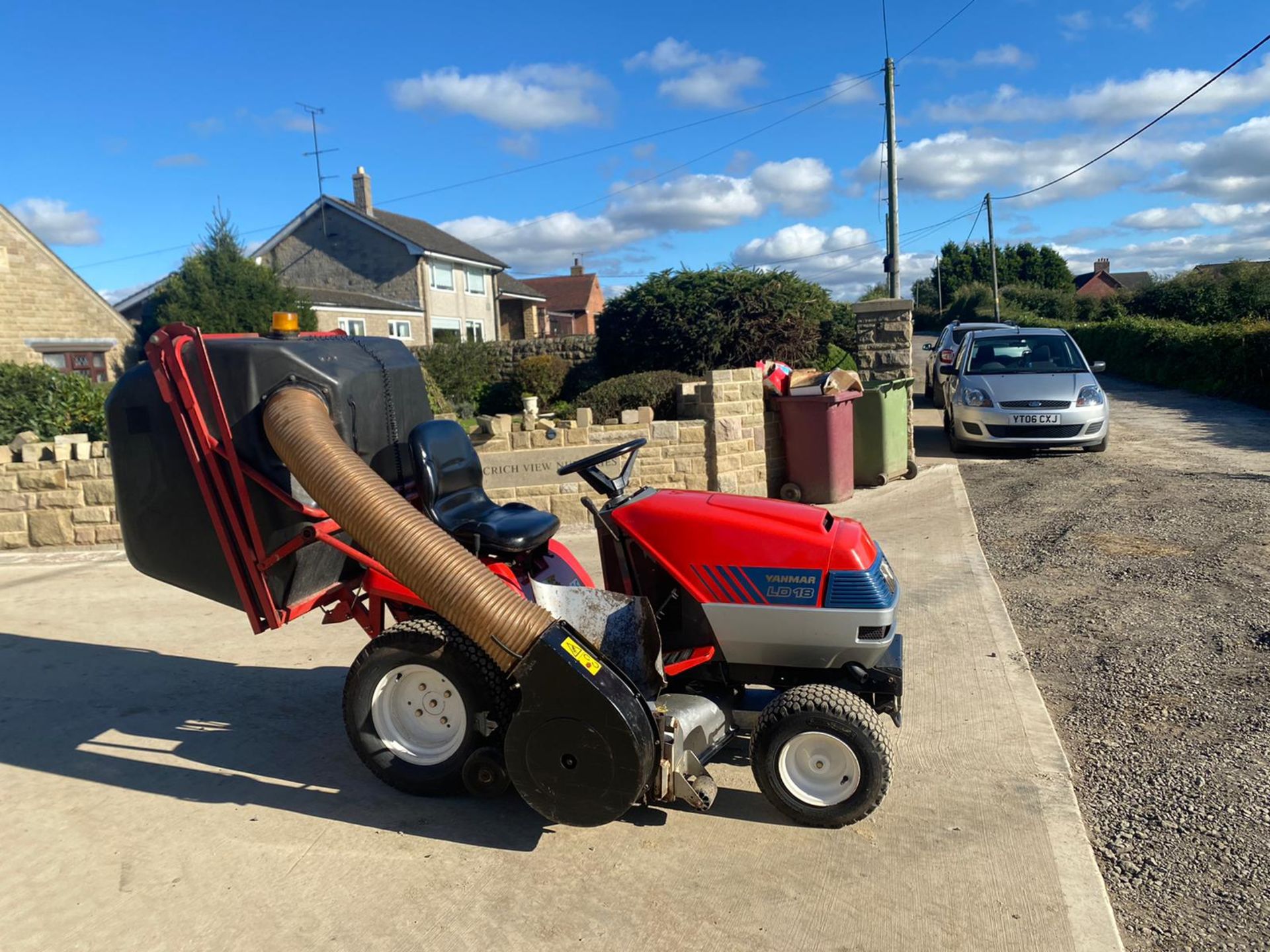 YANMAR LD18 RIDE ON LAWN MOWER, SIDE DISCHARGE OR CAN COLLECT, HYDROSTATIC FORWARD & REVERSE *NO VAT