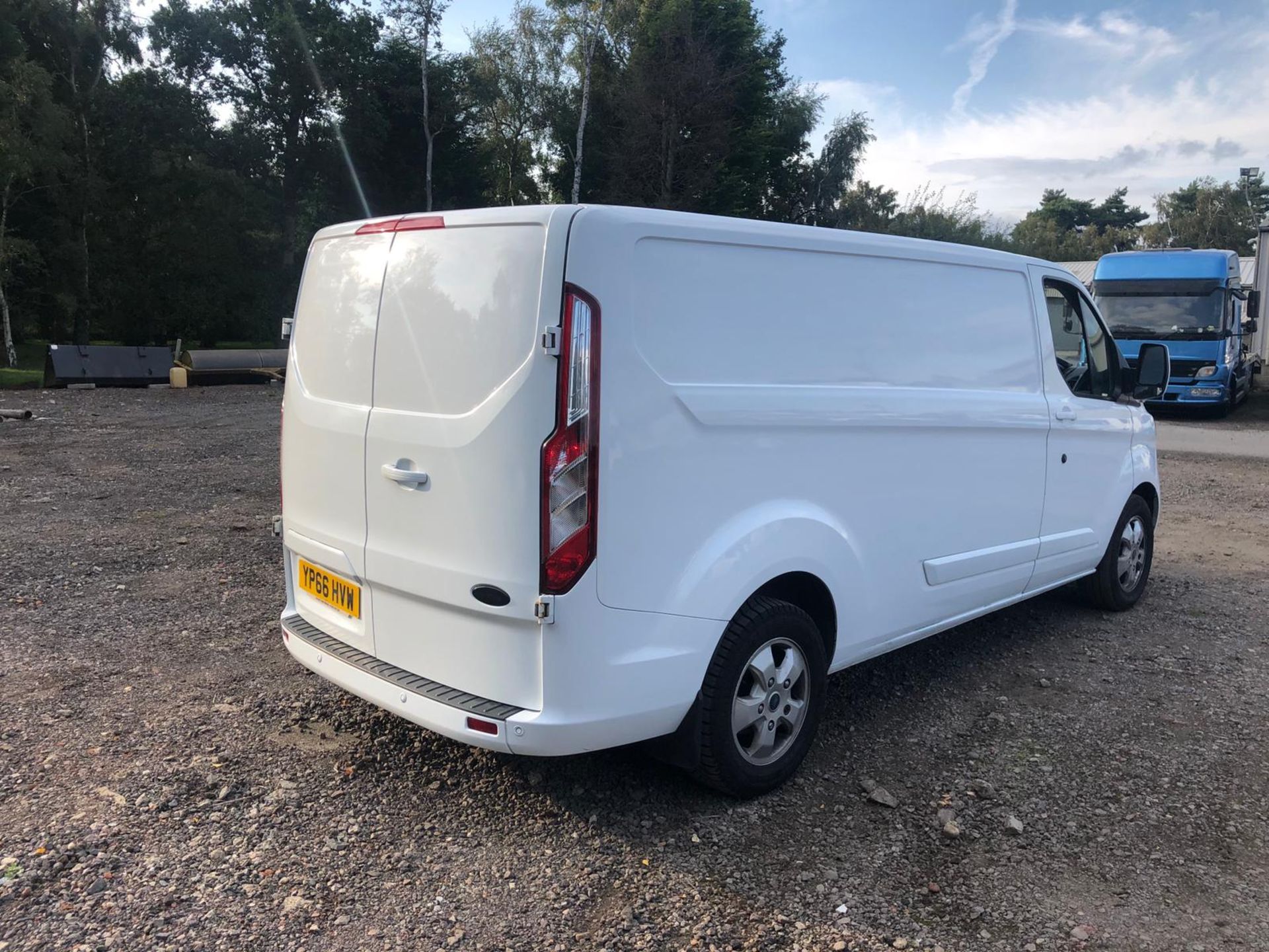 2016/66 REG FORD TRANSIT CUSTOM 290 LIMITED 2.0 DIESEL WHITE PANEL VAN, SHOWING 2 FORMER KEEPERS - Image 7 of 10