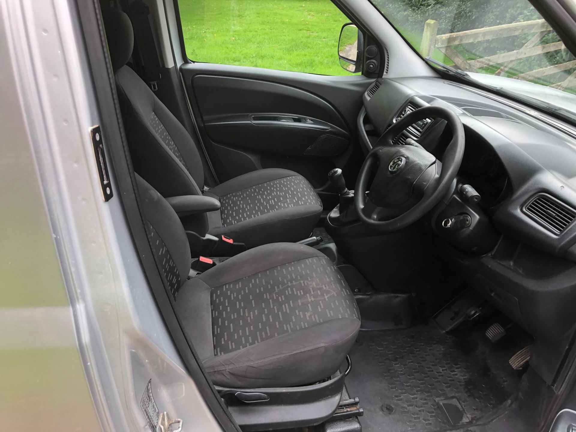 2014/64 REG VAUXHALL COMBO 2000 L1H1 CDTI SS ECOFLEX 1.25 DIESEL PANEL VAN, SHOWING 2 FORMER KEEPERS - Image 6 of 10