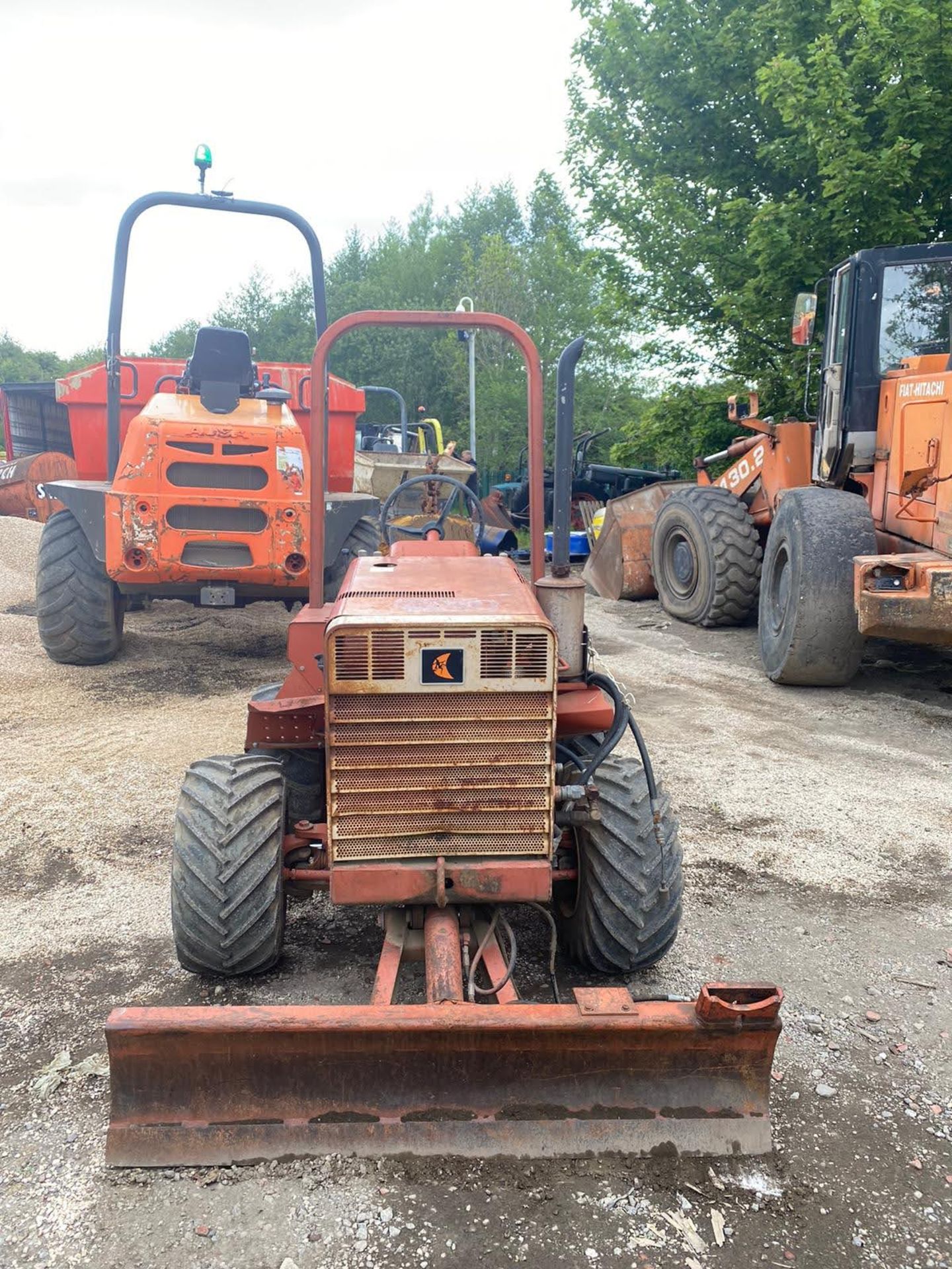 DITCH WITCH 2310 TRENCHER, RUNS AND WORKS, SHOWING 768 HOURS *PLUS VAT* - Image 4 of 7