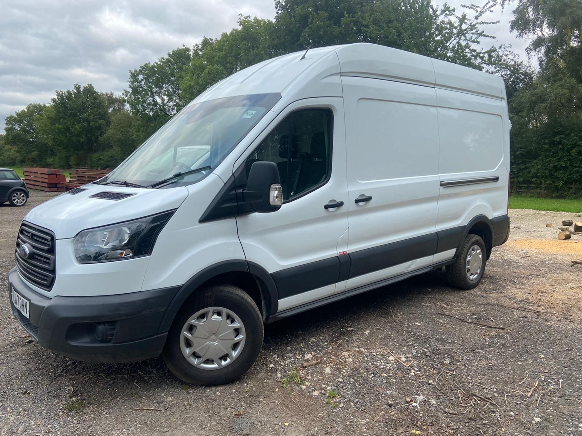 2017/17 REG FORD TRANSIT 350 2.0 DIESEL WHITE PANEL VAN, SHOWING 0 FORMER KEEPERS *PLUS VAT* - Image 3 of 10