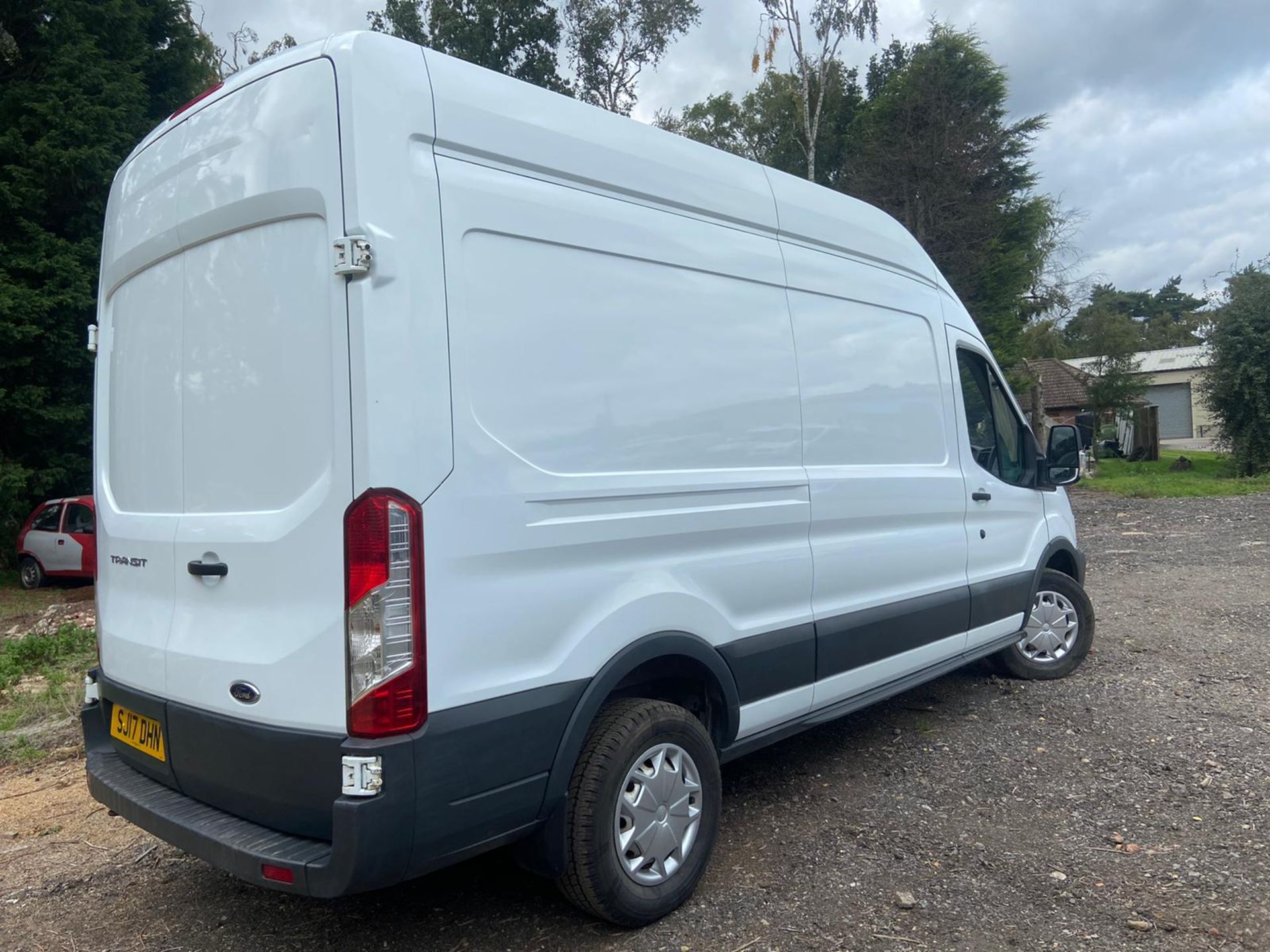 2017/17 REG FORD TRANSIT 350 2.0 DIESEL WHITE PANEL VAN, SHOWING 0 FORMER KEEPERS *PLUS VAT* - Image 6 of 10