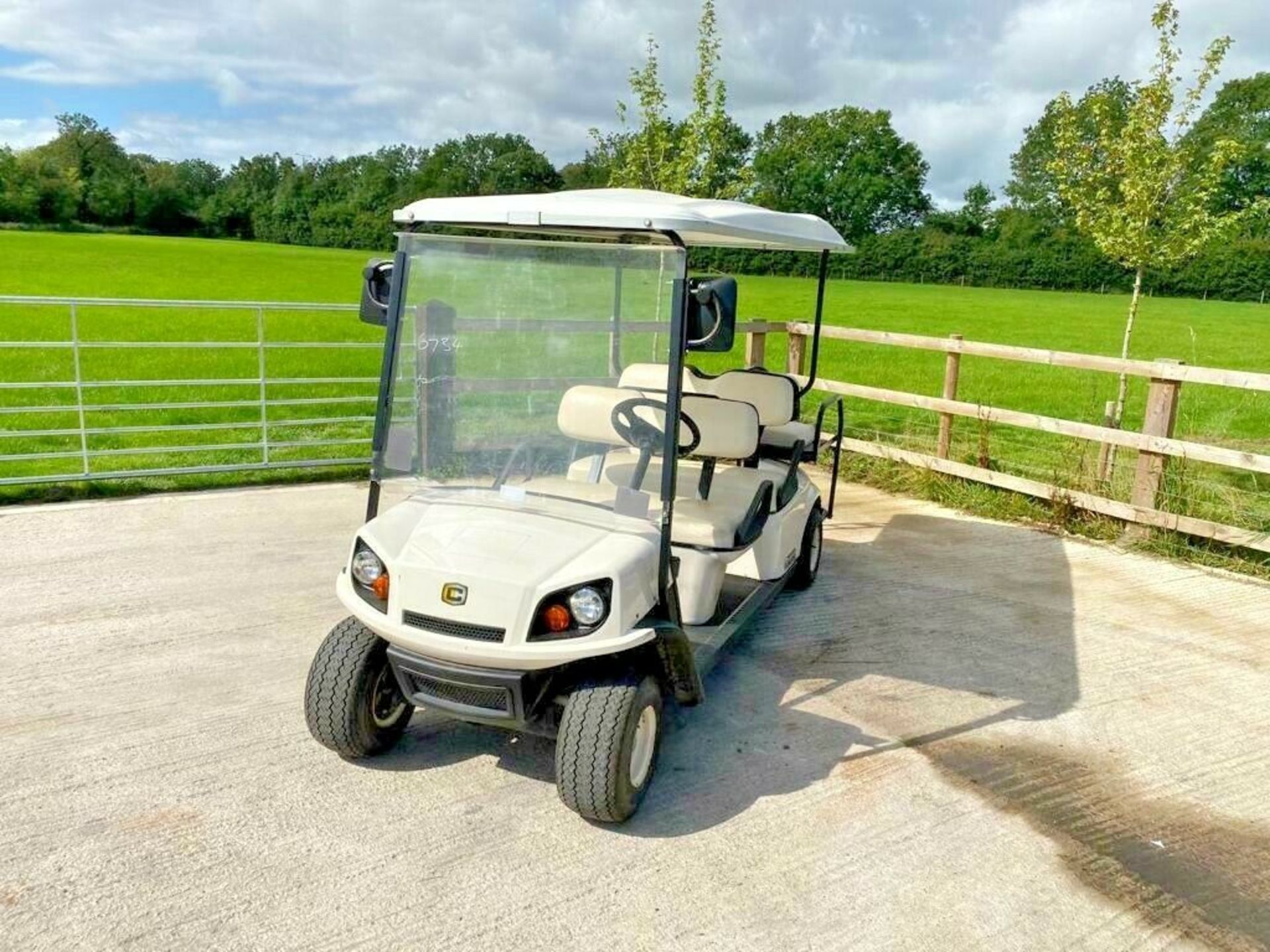 CUSHMAN 6 SEATER GOLF BUGGY, ELECTRIC, YEAR 2016, CUSHMAN SHUTTLE 6, VERY LITTLE USE FULL SUN CANOPY - Image 3 of 6