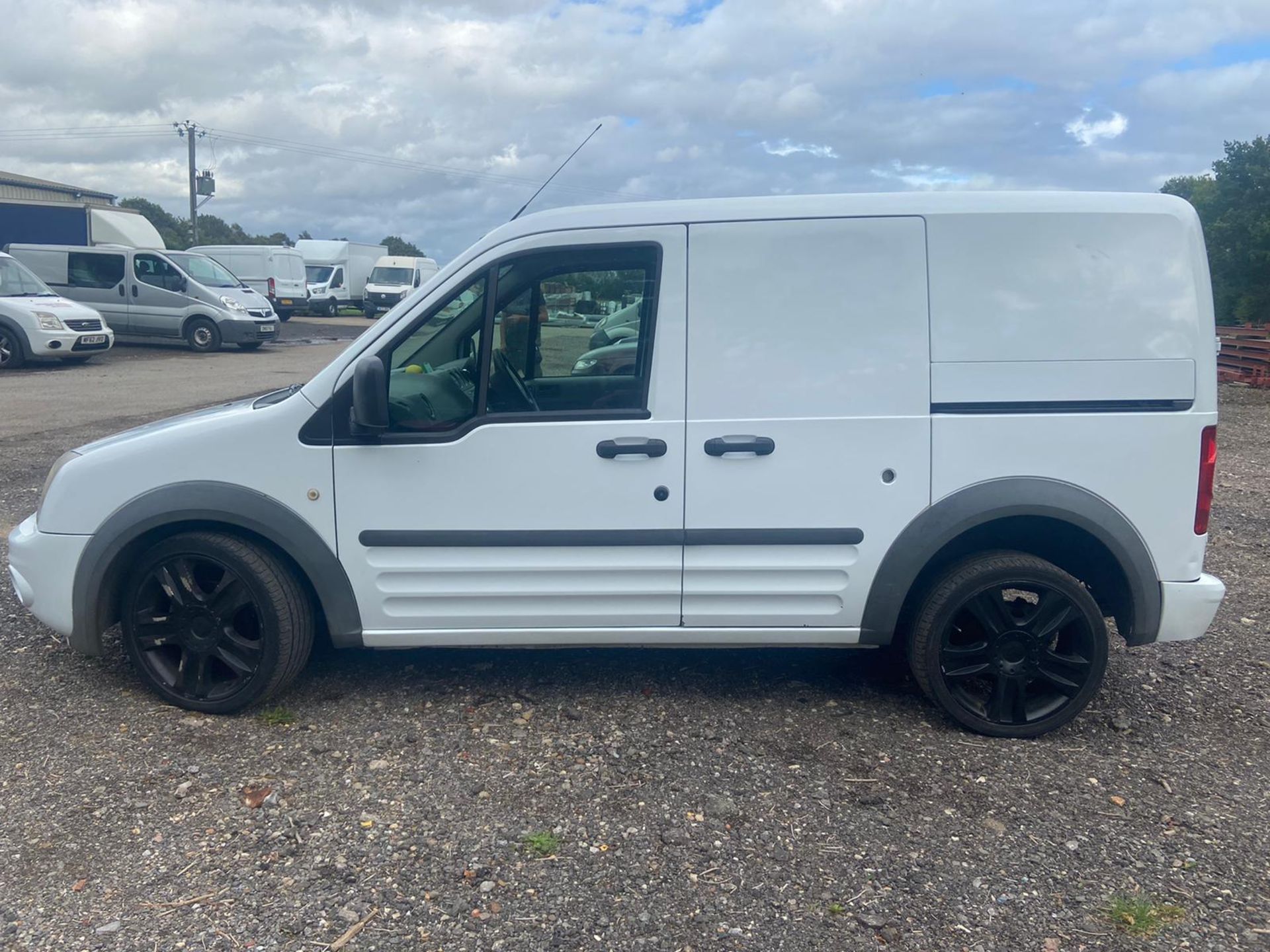 2009/59 REG FORD TRANSIT CONNECT 90 T220 1.8 DIESEL PANEL VAN, SHOWING 0 FORMER KEEPERS *PLUS VAT* - Image 4 of 10