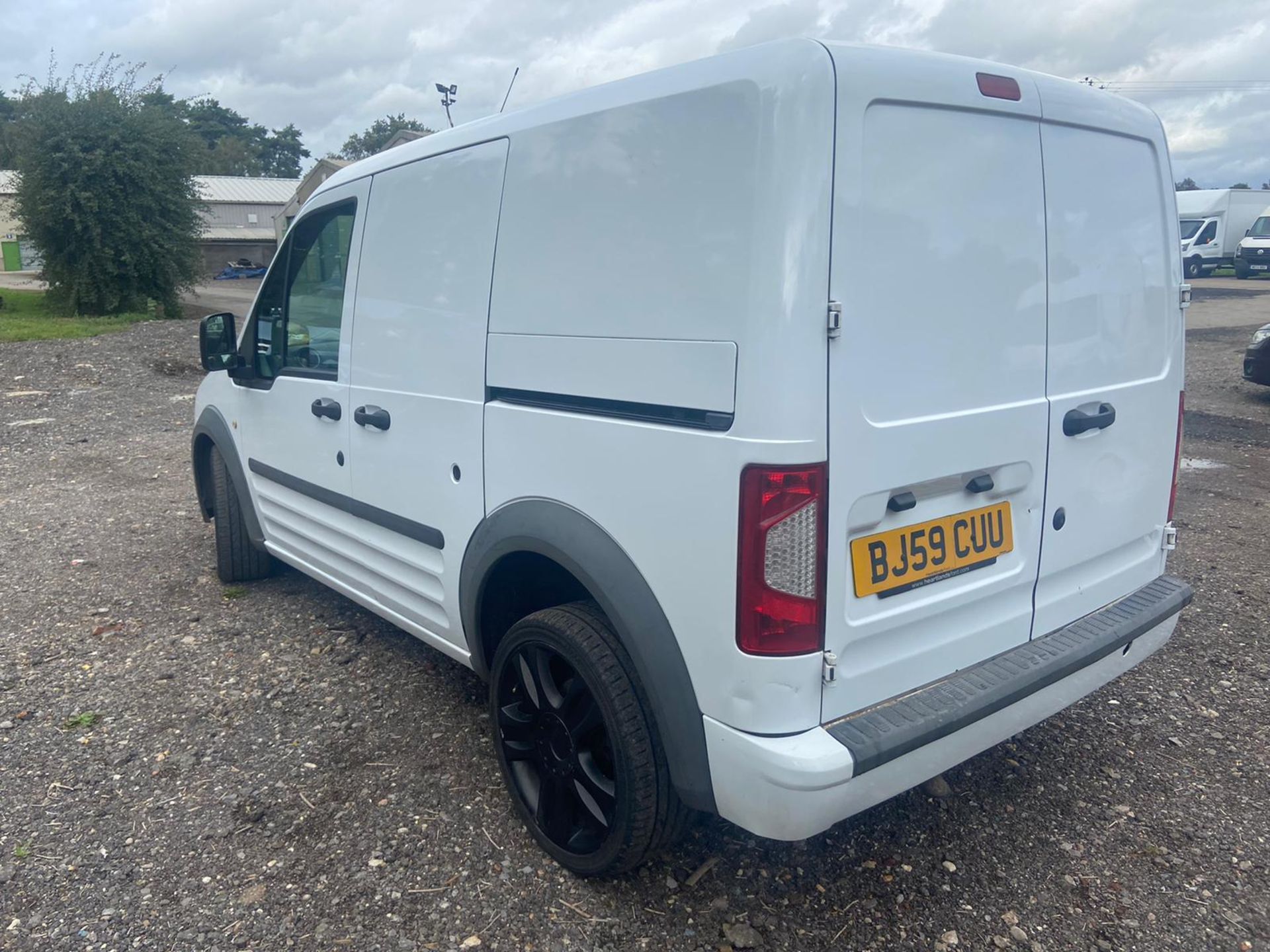 2009/59 REG FORD TRANSIT CONNECT 90 T220 1.8 DIESEL PANEL VAN, SHOWING 0 FORMER KEEPERS *PLUS VAT* - Image 5 of 10