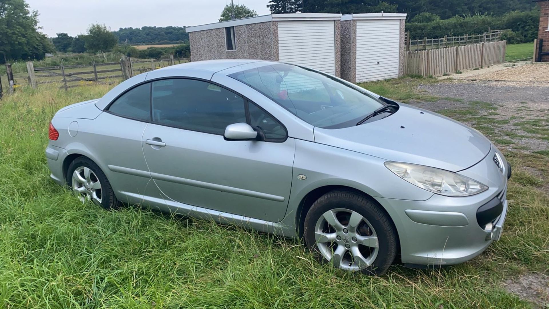 2005/55 REG PEUGEOT 307 CC S 2.0 PETROL CABRIOLET SILVER, SHOWING 4 FORMER KEEPERS *NO VAT*