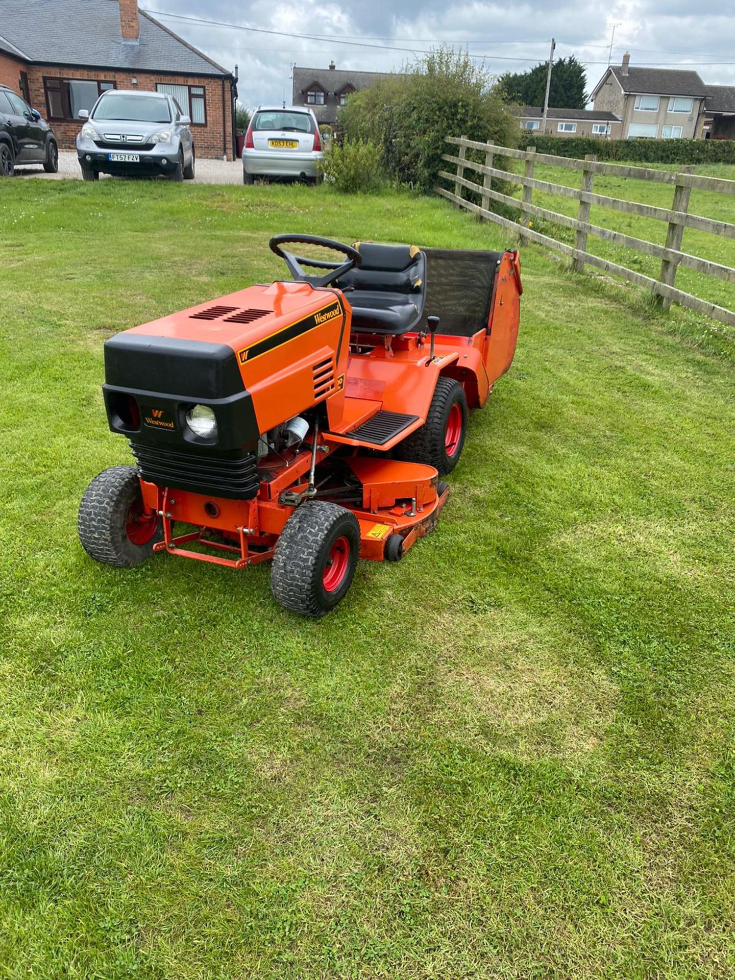 RANSOMES WESTWOOD T1800 VTWIN RIDE ON LAWN MOWER, RUNS, DRIVES AND CUTS *NO VAT* - Image 5 of 7