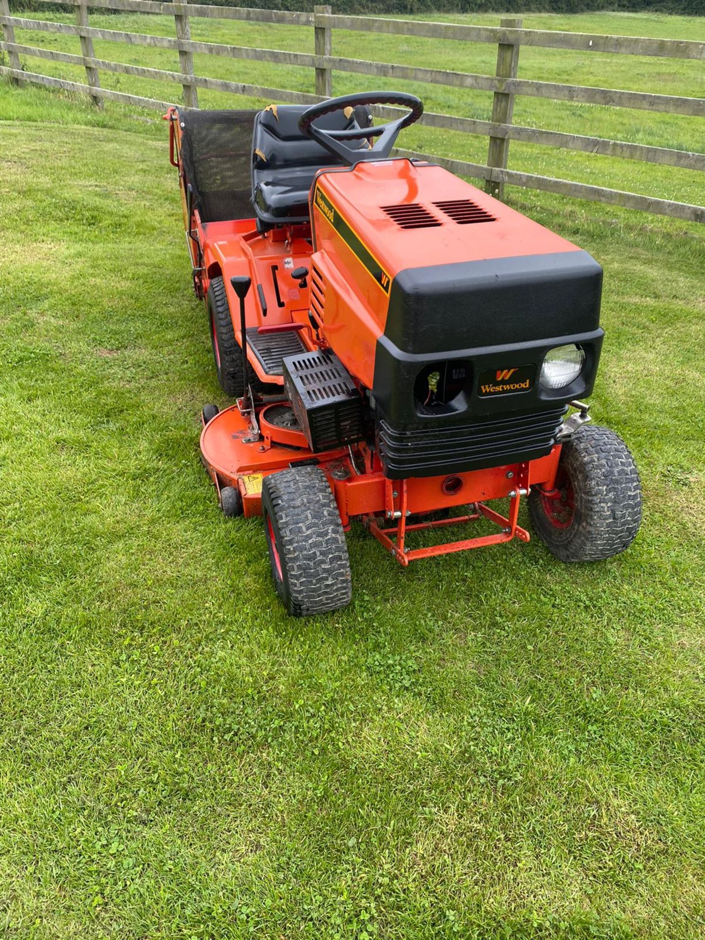 RANSOMES WESTWOOD T1800 VTWIN RIDE ON LAWN MOWER, RUNS, DRIVES AND CUTS *NO VAT* - Image 4 of 7