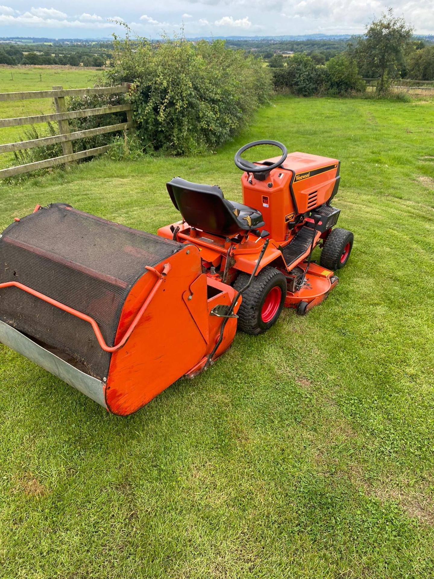 RANSOMES WESTWOOD T1800 VTWIN RIDE ON LAWN MOWER, RUNS, DRIVES AND CUTS *NO VAT* - Image 2 of 7