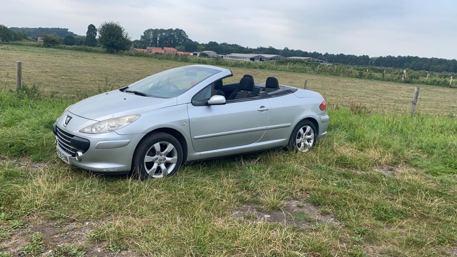 2005/55 REG PEUGEOT 307 CC S 2.0 PETROL CABRIOLET SILVER, SHOWING 4 FORMER KEEPERS *NO VAT* - Image 4 of 11