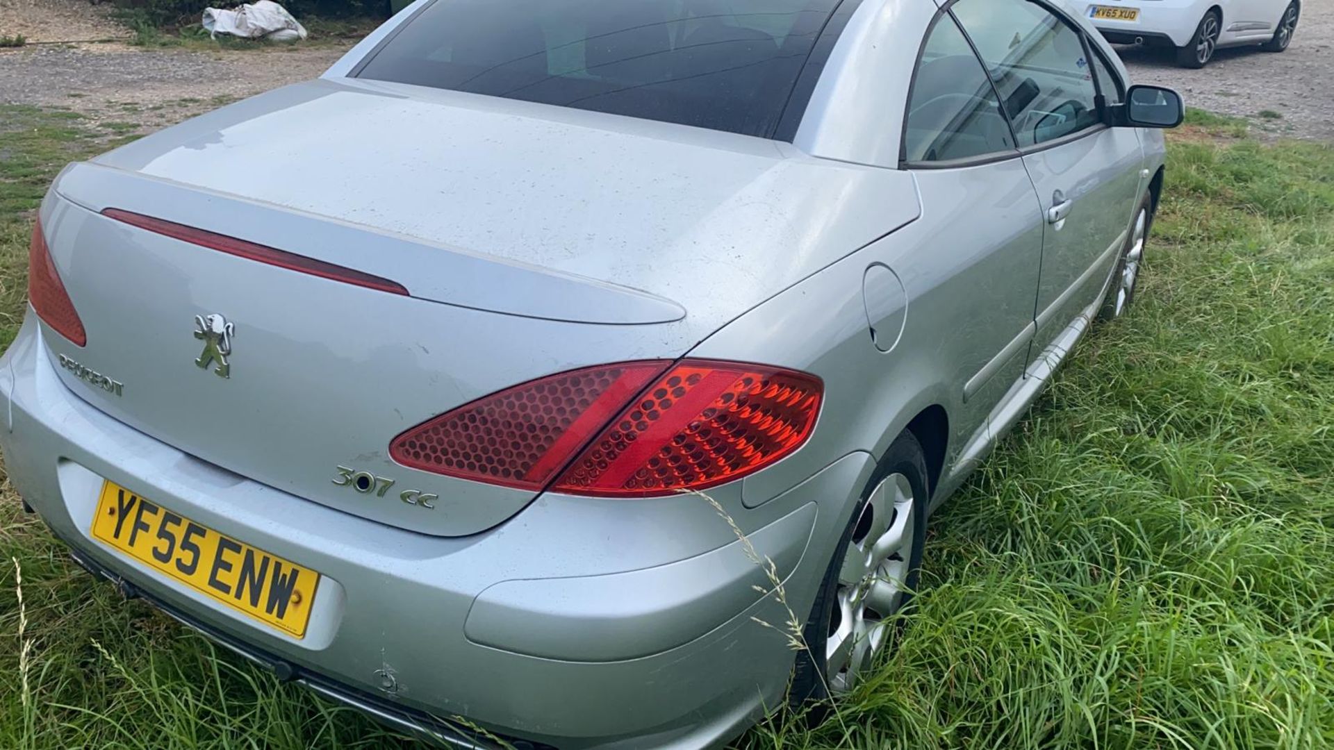 2005/55 REG PEUGEOT 307 CC S 2.0 PETROL CABRIOLET SILVER, SHOWING 4 FORMER KEEPERS *NO VAT* - Image 6 of 11