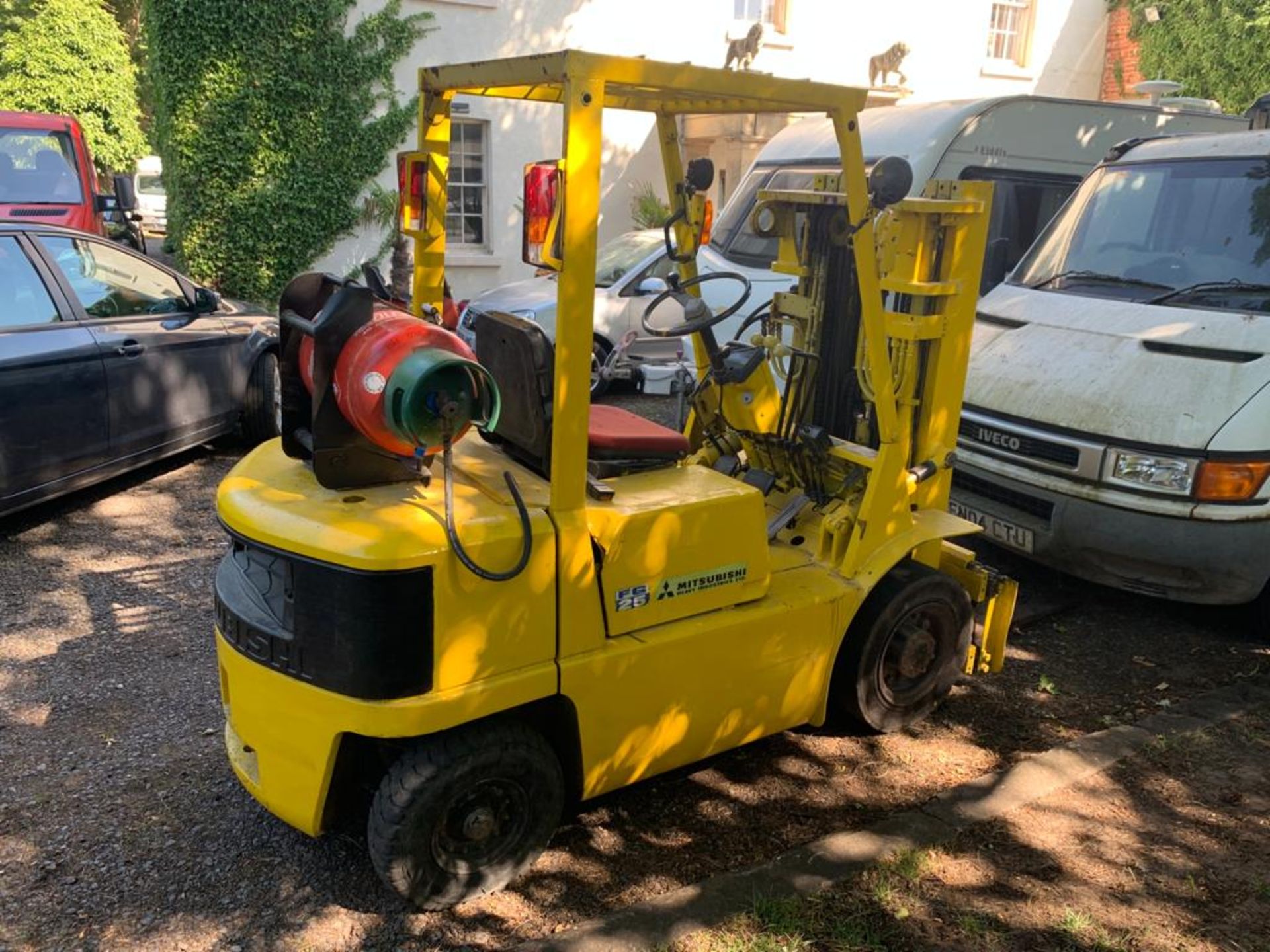 MITSUBISHI FG25 2.5 TON CONTAINER SPEC YELLOW GAS POWERED FORKLIFT *PLUS VAT* - Image 7 of 12