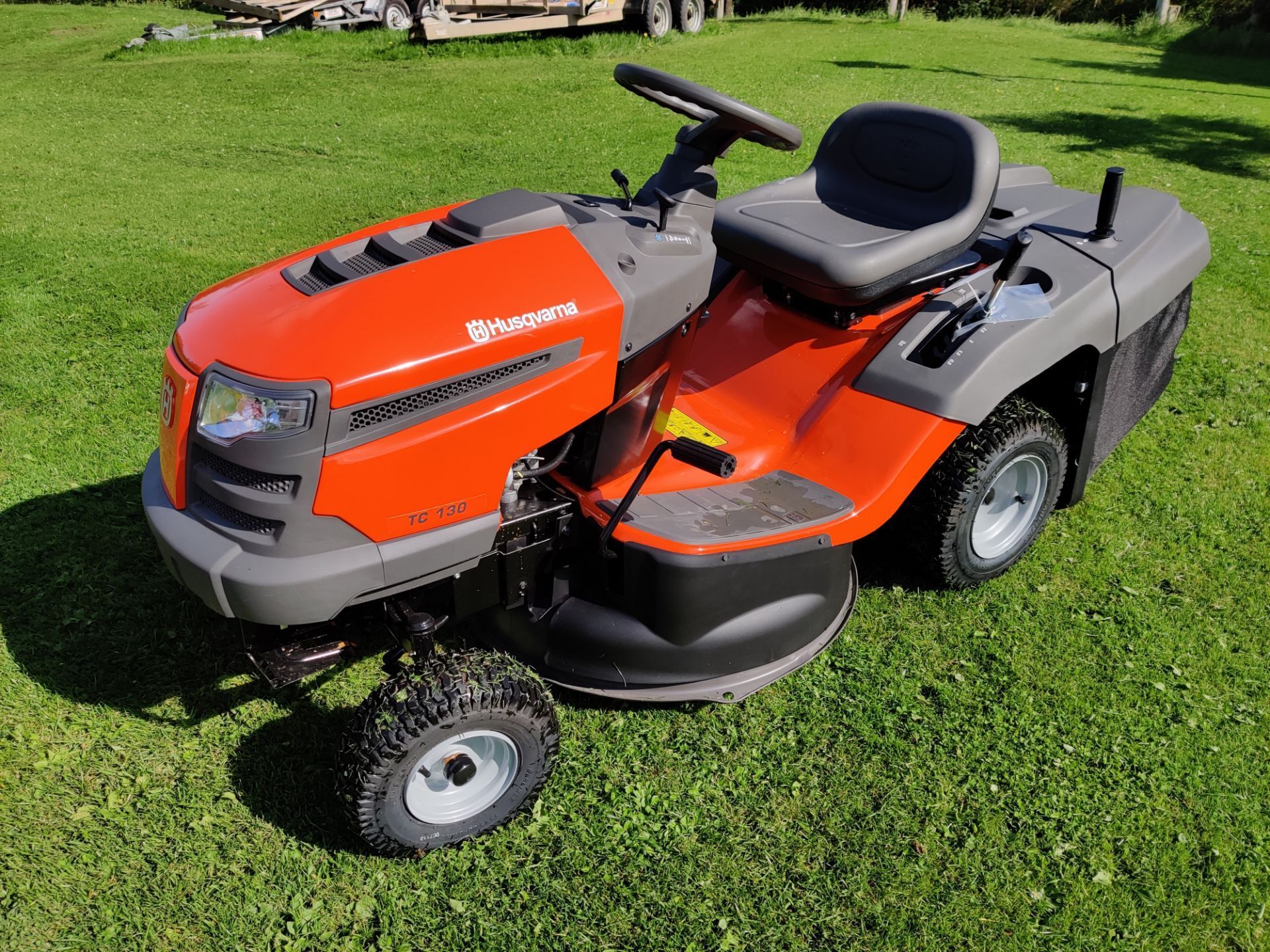 2020 BRAND NEW HUSQVARNA TC130 ROTARY RIDE ON LAWN MOWER (REAR DISCHARGE) C/W COLLECTOR *PLUS VAT* - Image 2 of 10