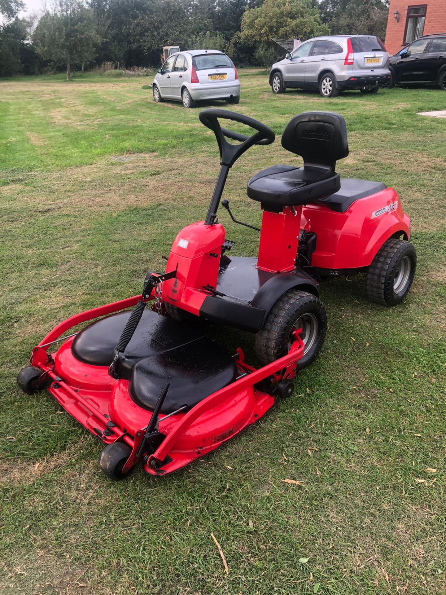 MOUNTFIELD 4155H RIDE ON LAWN MOWER, RUNS, DRIVES AND CUTS, CLEAN MACHINE, 4WD *NO VAT* - Image 2 of 5