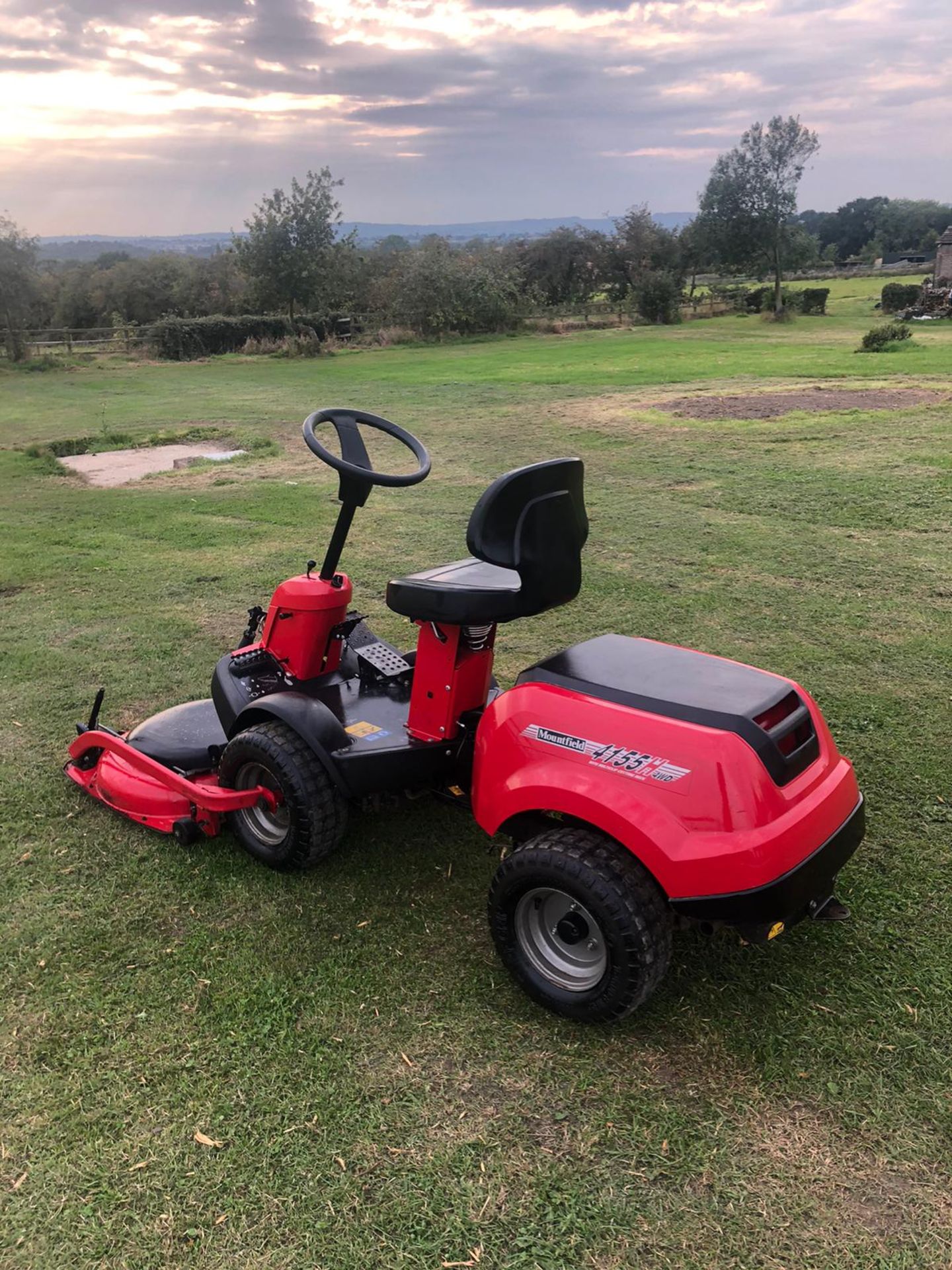 MOUNTFIELD 4155H RIDE ON LAWN MOWER, RUNS, DRIVES AND CUTS, CLEAN MACHINE, 4WD *NO VAT* - Image 3 of 5