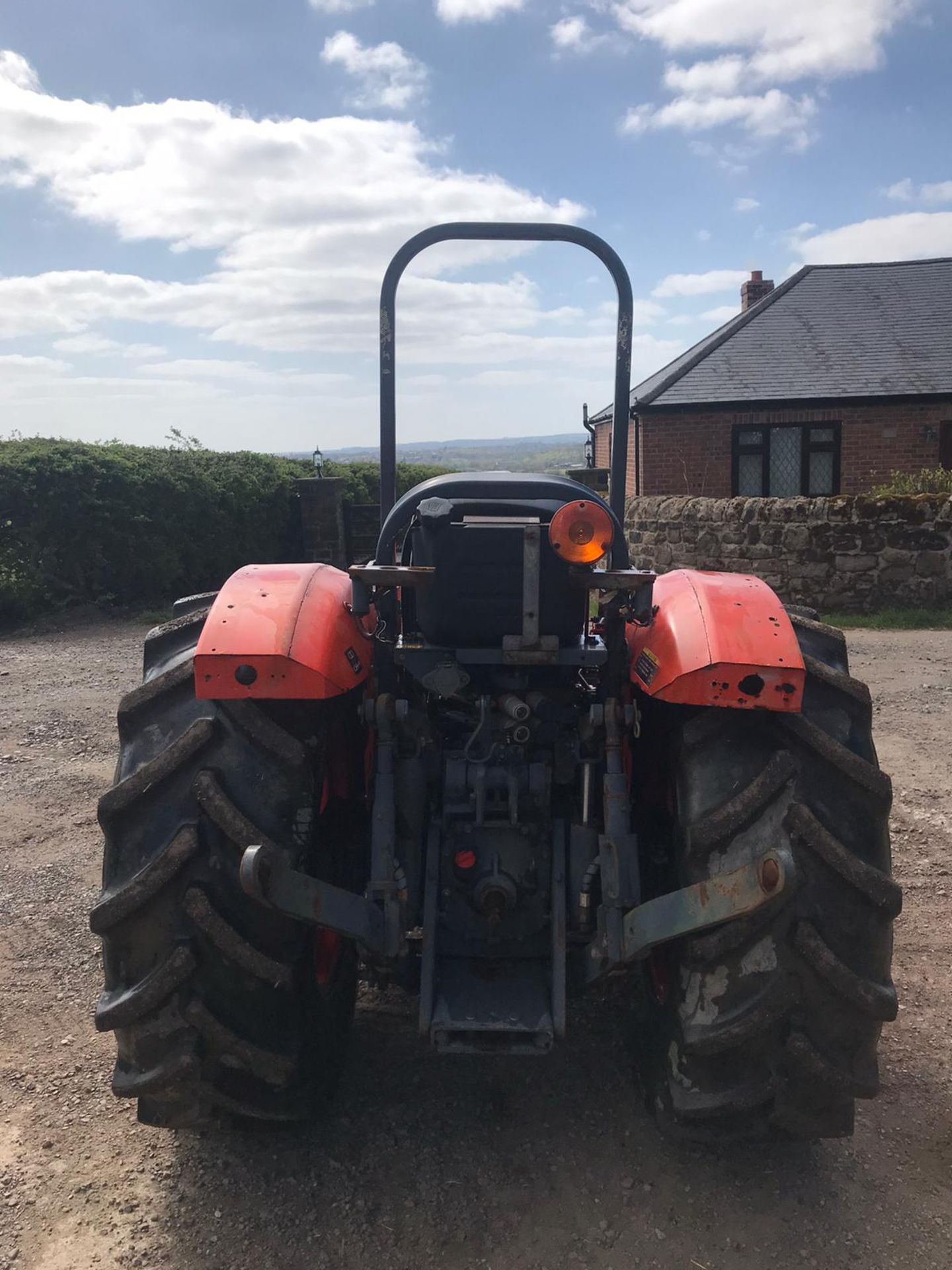 KUBOTA M8540 NARROW TRACTOR APPROX 85 HORSEPOWER RUNS AND DRIVES, 3822 HOURS *PLUS VAT* - Image 4 of 6