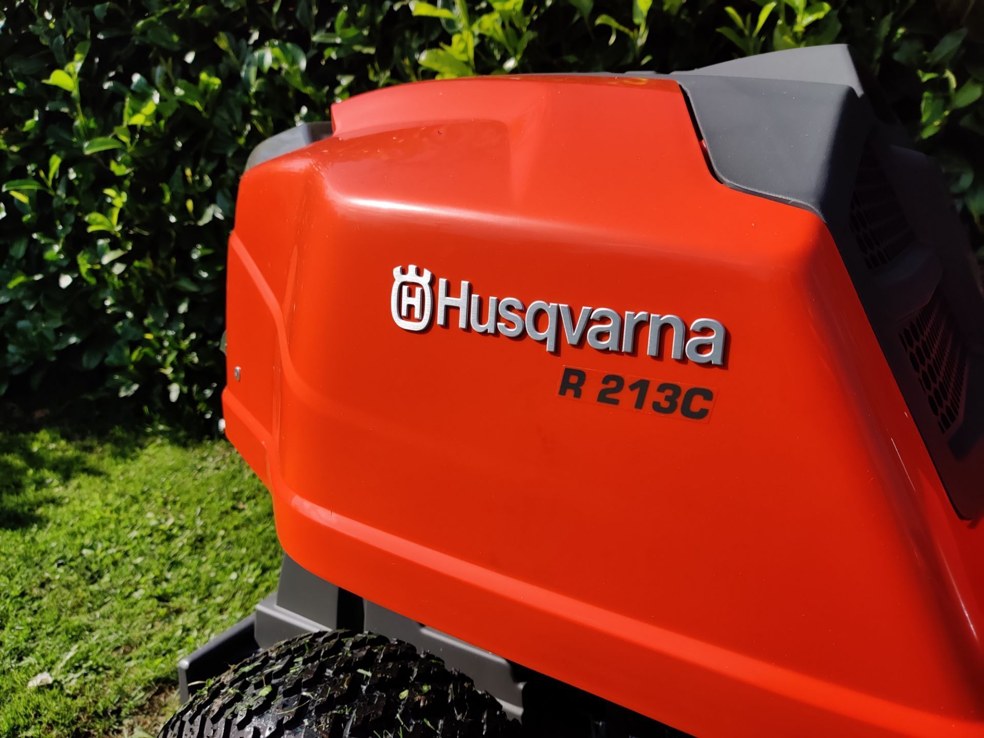 2020 BRAND NEW HUSQVARNA R 213C ROTARY RIDE ON LAWN MOWER (REAR DISCHARGE) NO COLLECTOR *PLUS VAT* - Image 7 of 12