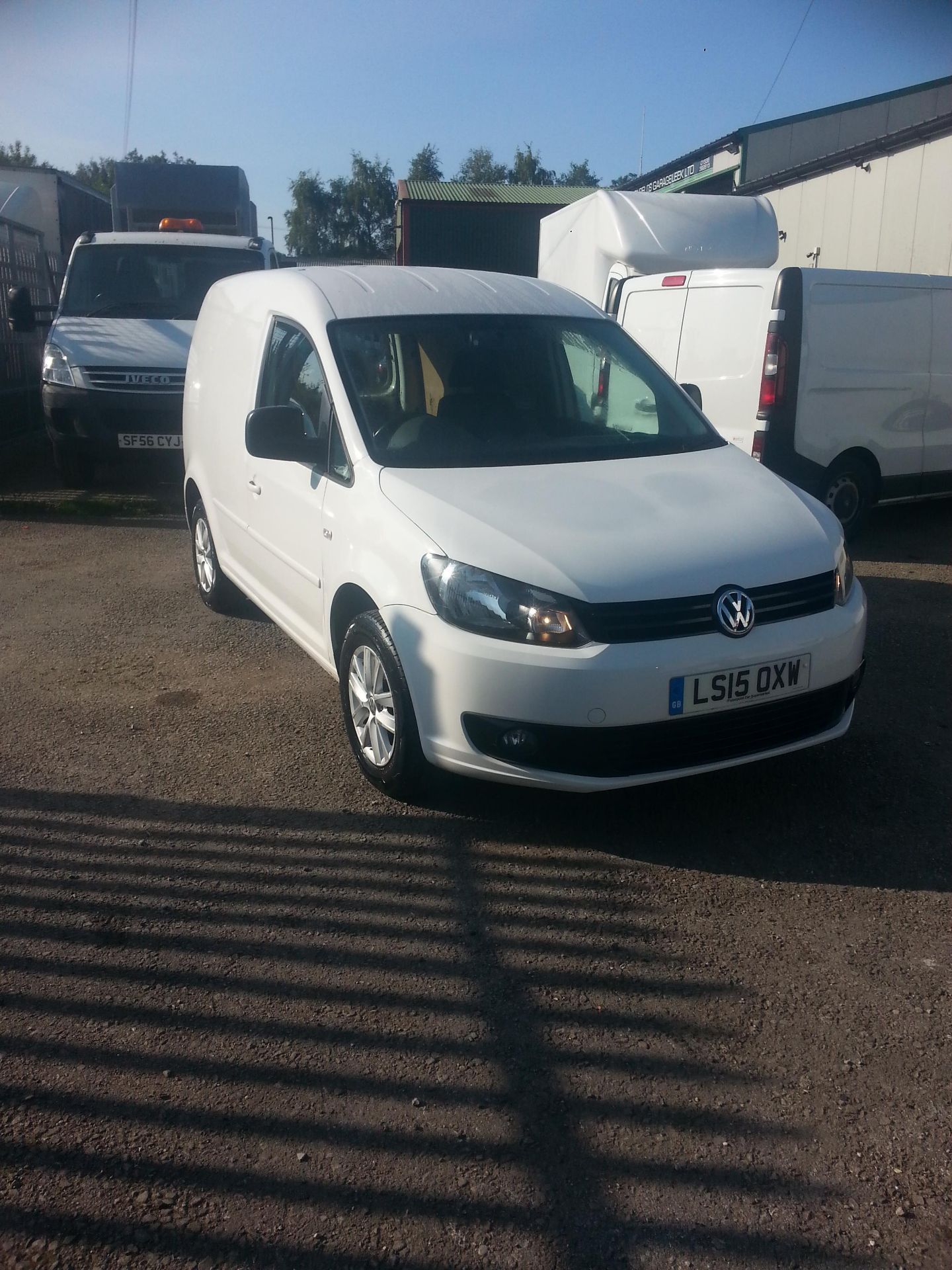 2015/15 REG VOLKSWAGEN CADDY C20 HIGHLINE TDI 1.6 DIESEL WHITE PANEL VAN, SHOWING 2 FORMER KEEPERS