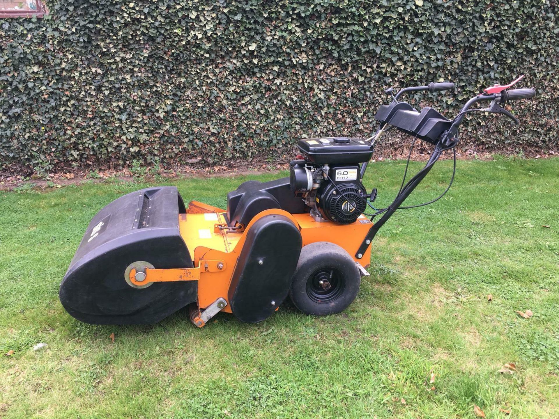 SISIS SELF PROPELLED SCARIFIER COMPLETE WITH GRASS BOX AUTO ROTORAKE *PLUS VAT* - Image 2 of 9