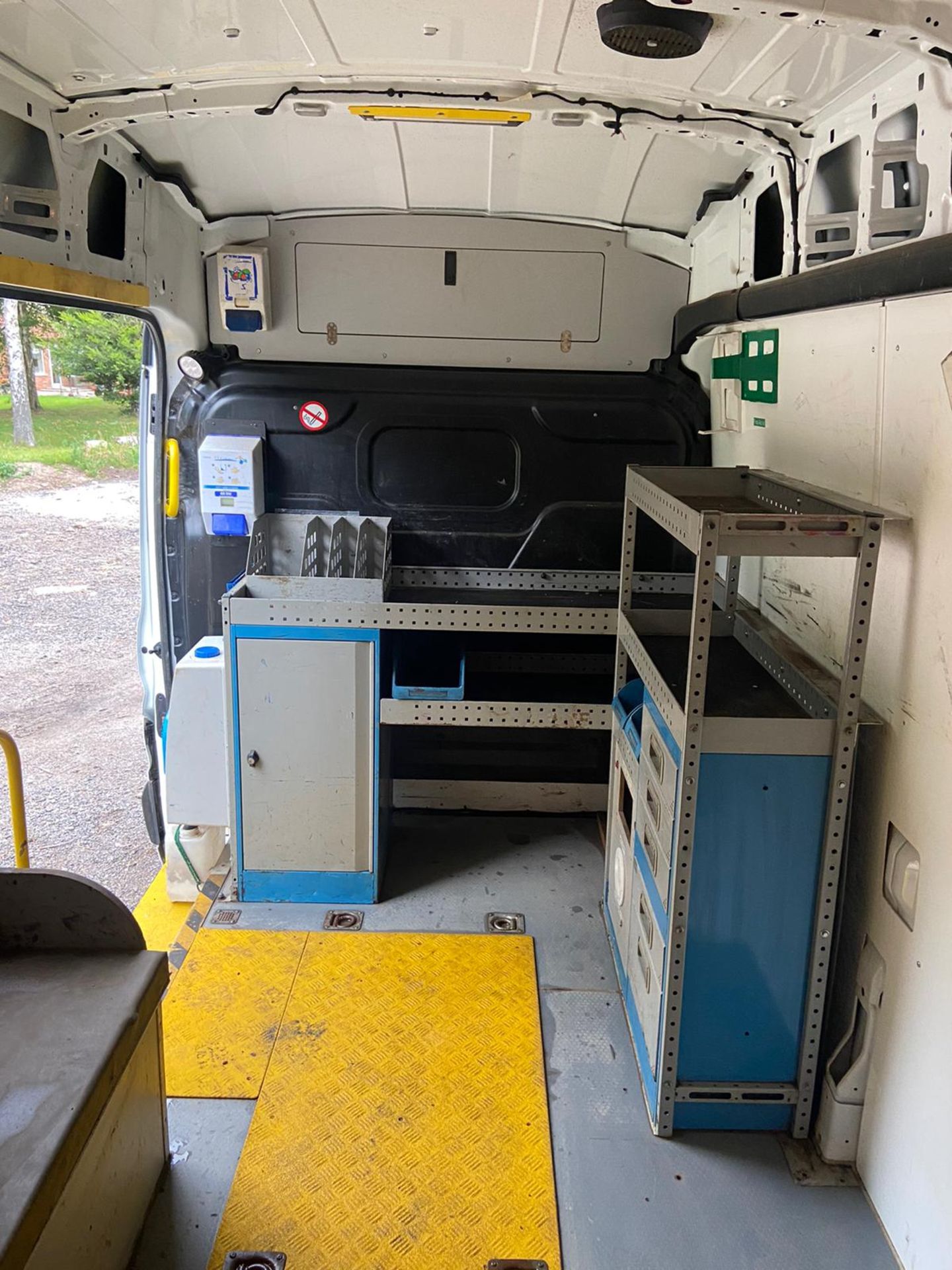 2015/65 REG FORD TRANSIT 350 2.2 DIESEL WORKSHOP 110V & 240V PANEL VAN, SHOWING 0 FORMER KEEPERS - Image 11 of 13