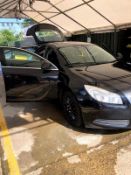 2013/13 REG VAUXHALL INSIGNIA EXCLUSIVE CDTI 2.0 DIESEL BLACK 5DR HATCHBACK, SHOWING 2 FORMER KEEPER