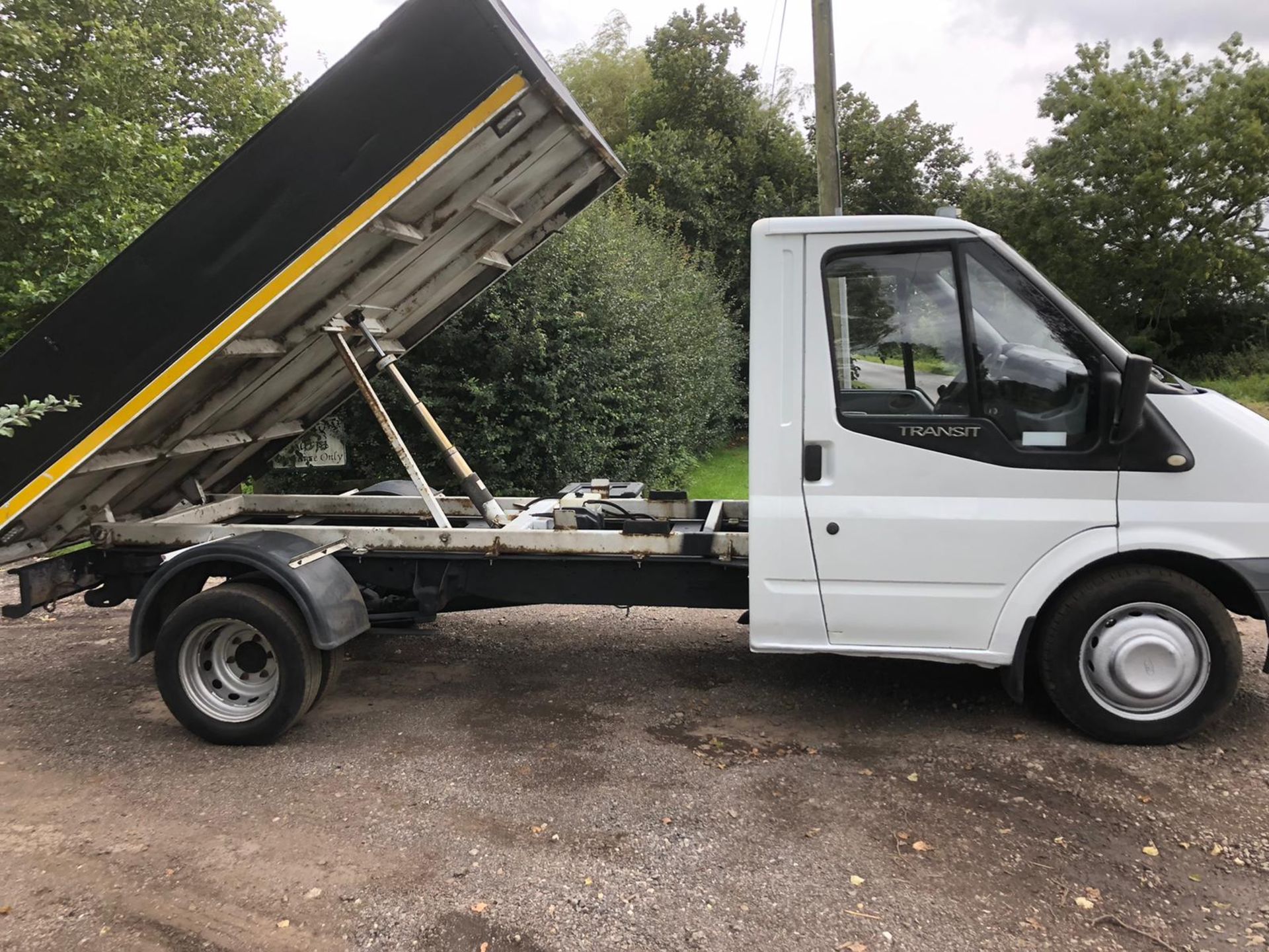 2007/57 REG FORD TRANSIT 100 T350M RWD 2.4 DIESEL DROPSIDE VAN, SHOWING 1 FORMER KEEPER *PLUS VAT* - Image 6 of 13