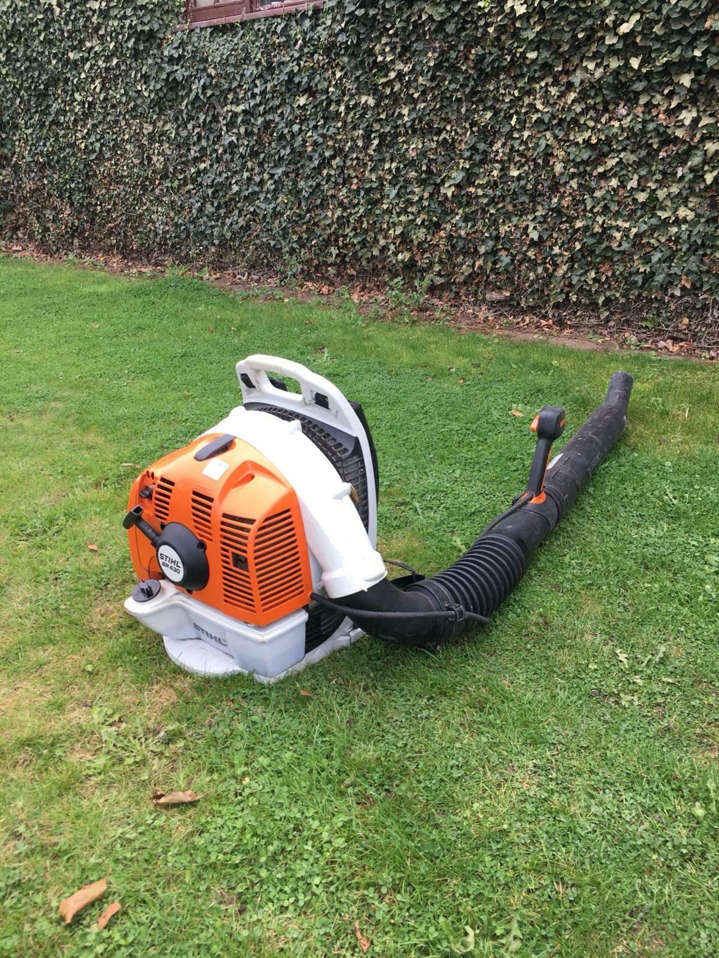 STIHL BACK PACK LEAF BLOWER, MODEL: BR430, MANUFACTURED 06/2016, EXCELLENT WORKING CONDITION - Image 3 of 5