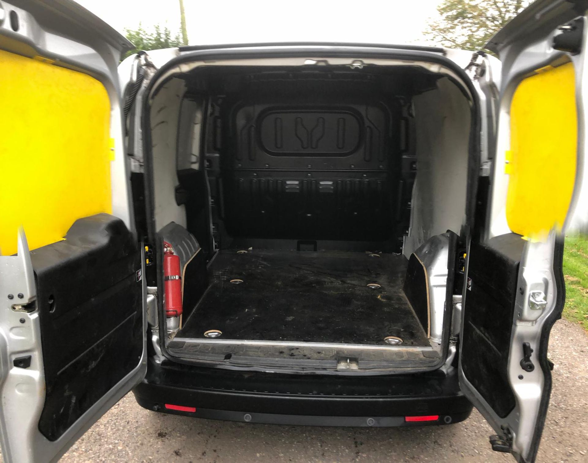 2017/67 REG VAUXHALL COMBO 2000 CDTI ECOFLEX S/S 1.25 DIESEL PANEL VAN, SHOWING 0 FORMER KEEPERS - Image 16 of 17