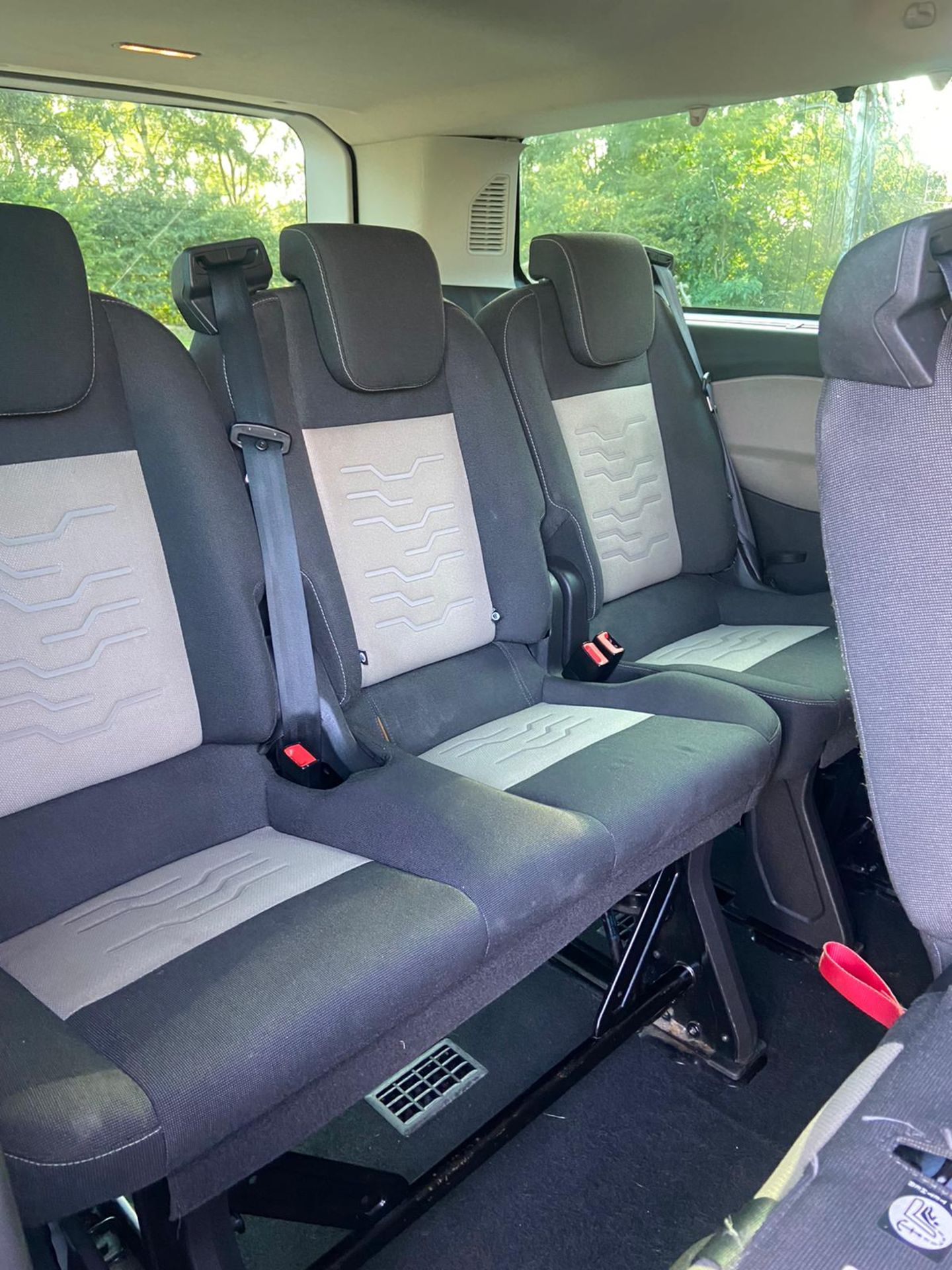 2015/15 REG FORD TOURNEO CUSTOM 300 LTD ECO-TECH 2.2 DIESEL SILVER MINIBUS, SHOWING 1 FORMER KEEPER - Image 10 of 13