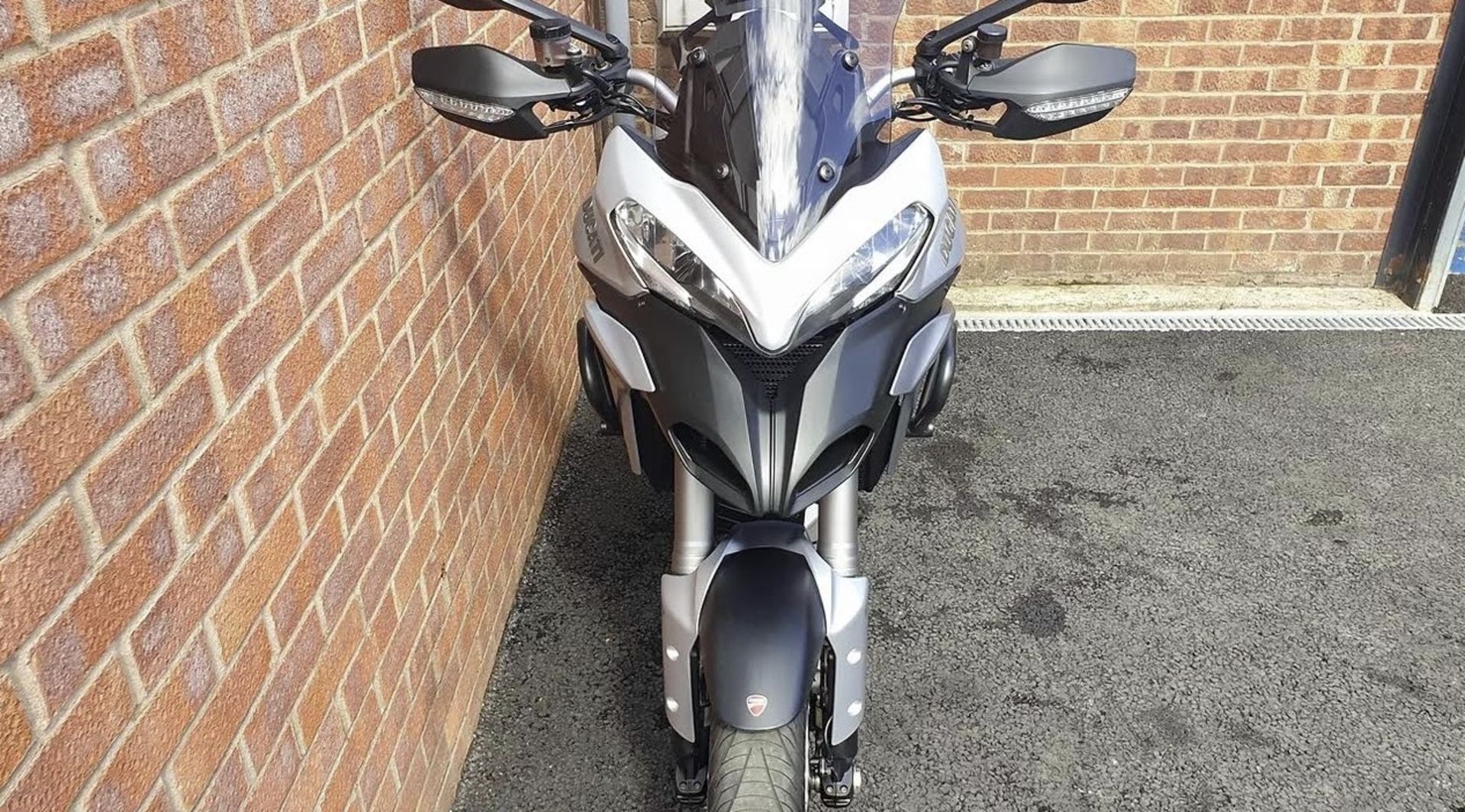 2015/15 REG DUCATI MULTISTRADA 1200 S TOURIN 1.2 PETROL SILVER MOTORCYCLE, SHOWING 1 FORMER KEEPER - Image 3 of 6