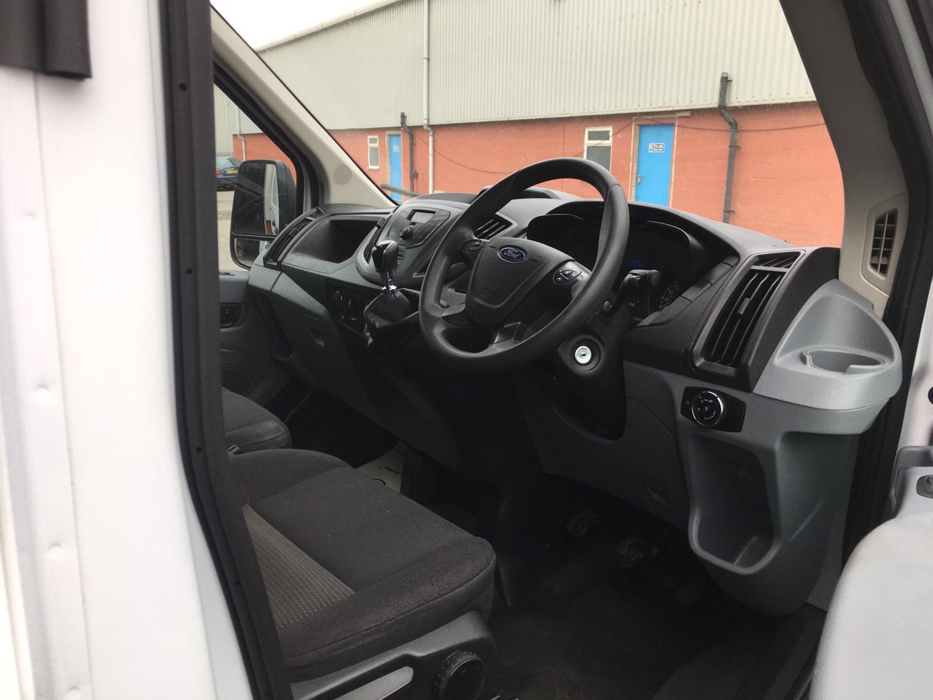 2017/17 REG FORD TRANSIT 350 L3H3 2.0 DIESEL WHITE PANEL VAN, SHOWING 1 FORMER KEEPER *NO VAT* - Image 14 of 17