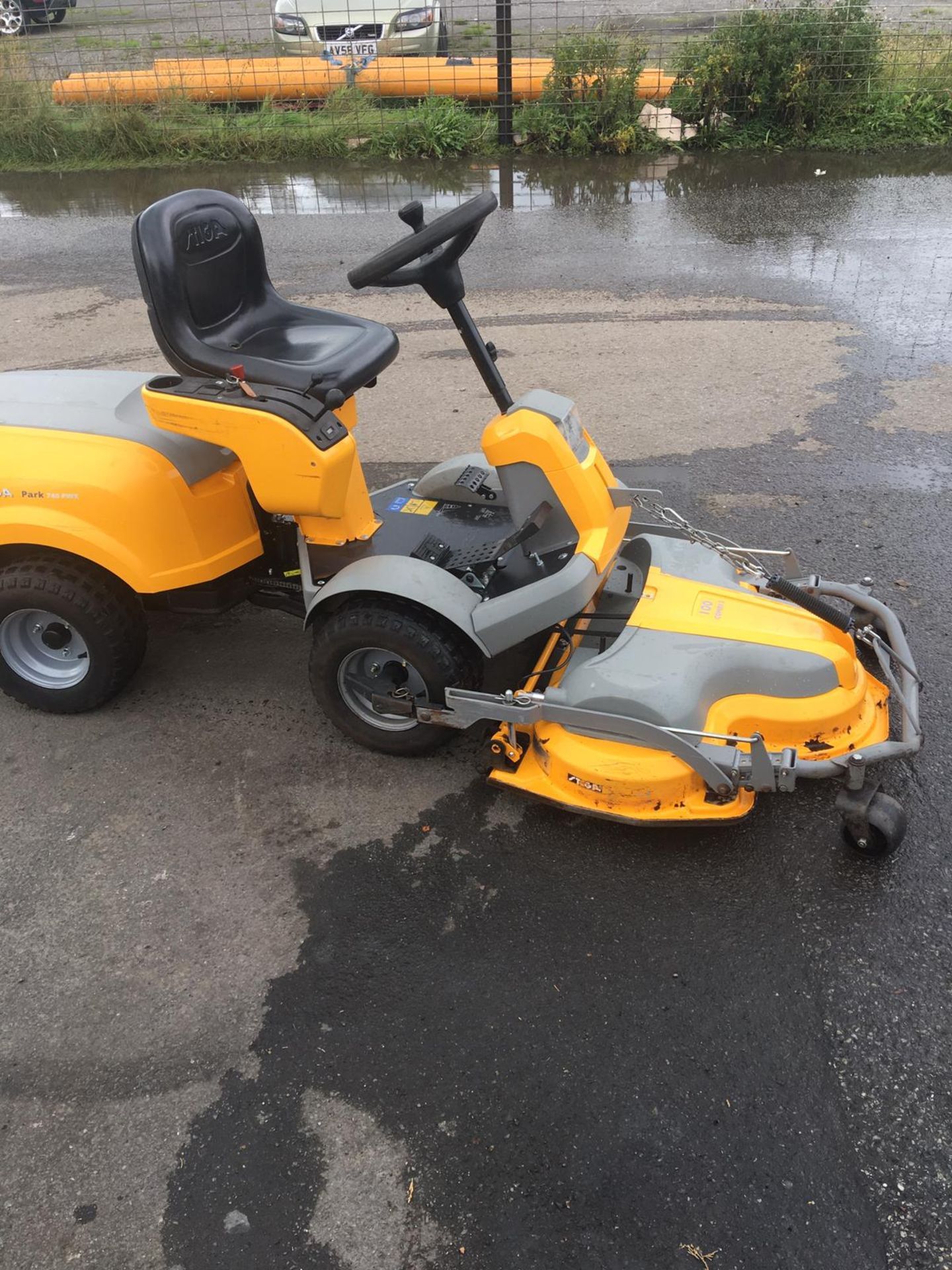 STIGA PARK 740 PWX ARTICULATED RIDE ON LAWN MOWER, RUNS AND WORKS, SHOWING 126 HOURS *NO VAT* - Image 2 of 15