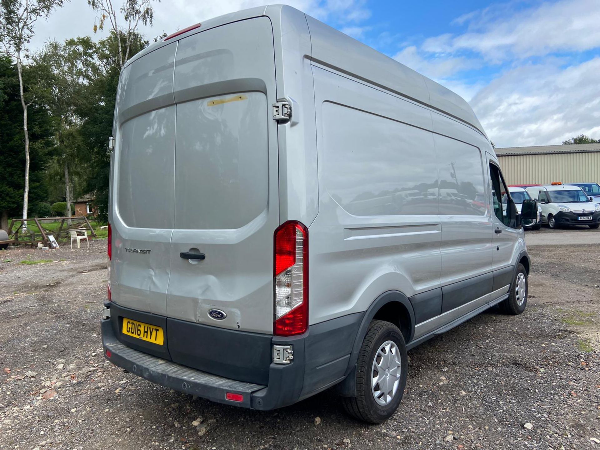 2016/16 REG FORD TRANSIT 350 TREND 2.2 DIESEL SILVER PANEL VAN, SHOWING 0 FORMER KEEPERS *NO VAT* - Image 6 of 10