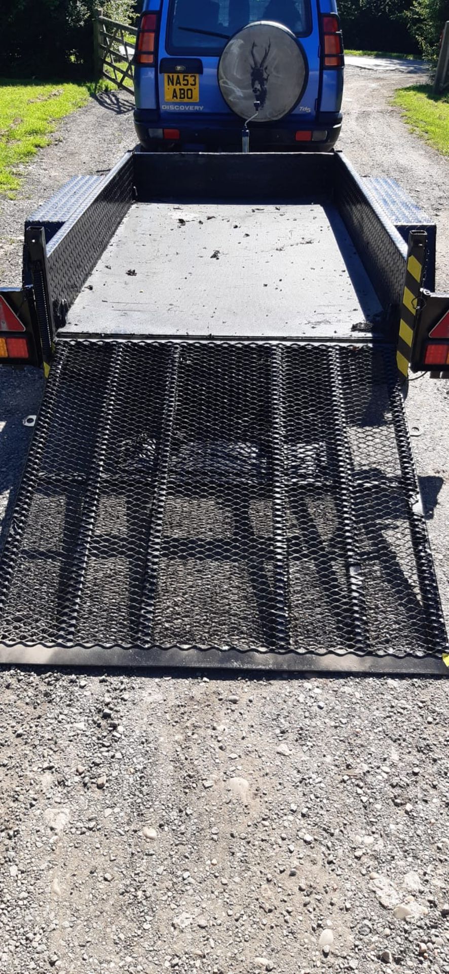 TWIN AXLE TOW-ABLE BLACK PLANT TRAILER WITH RAMP *NO VAT* - Image 3 of 7