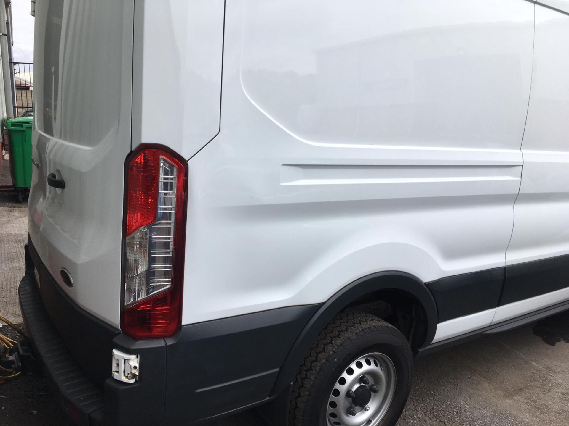 2017/17 REG FORD TRANSIT 350 L3H3 2.0 DIESEL WHITE PANEL VAN, SHOWING 1 FORMER KEEPER *NO VAT* - Image 5 of 17