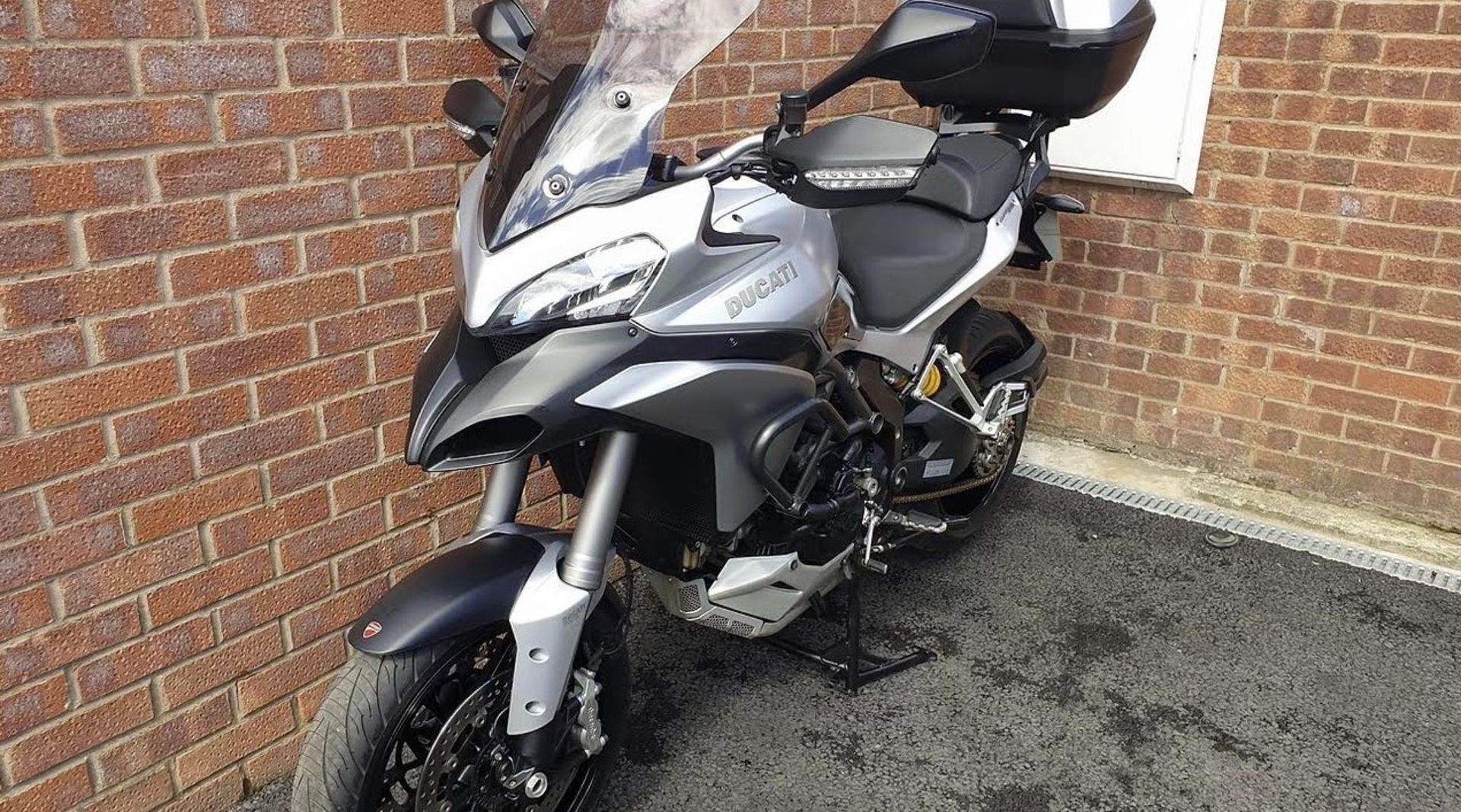 2015/15 REG DUCATI MULTISTRADA 1200 S TOURIN 1.2 PETROL SILVER MOTORCYCLE, SHOWING 1 FORMER KEEPER - Image 2 of 6