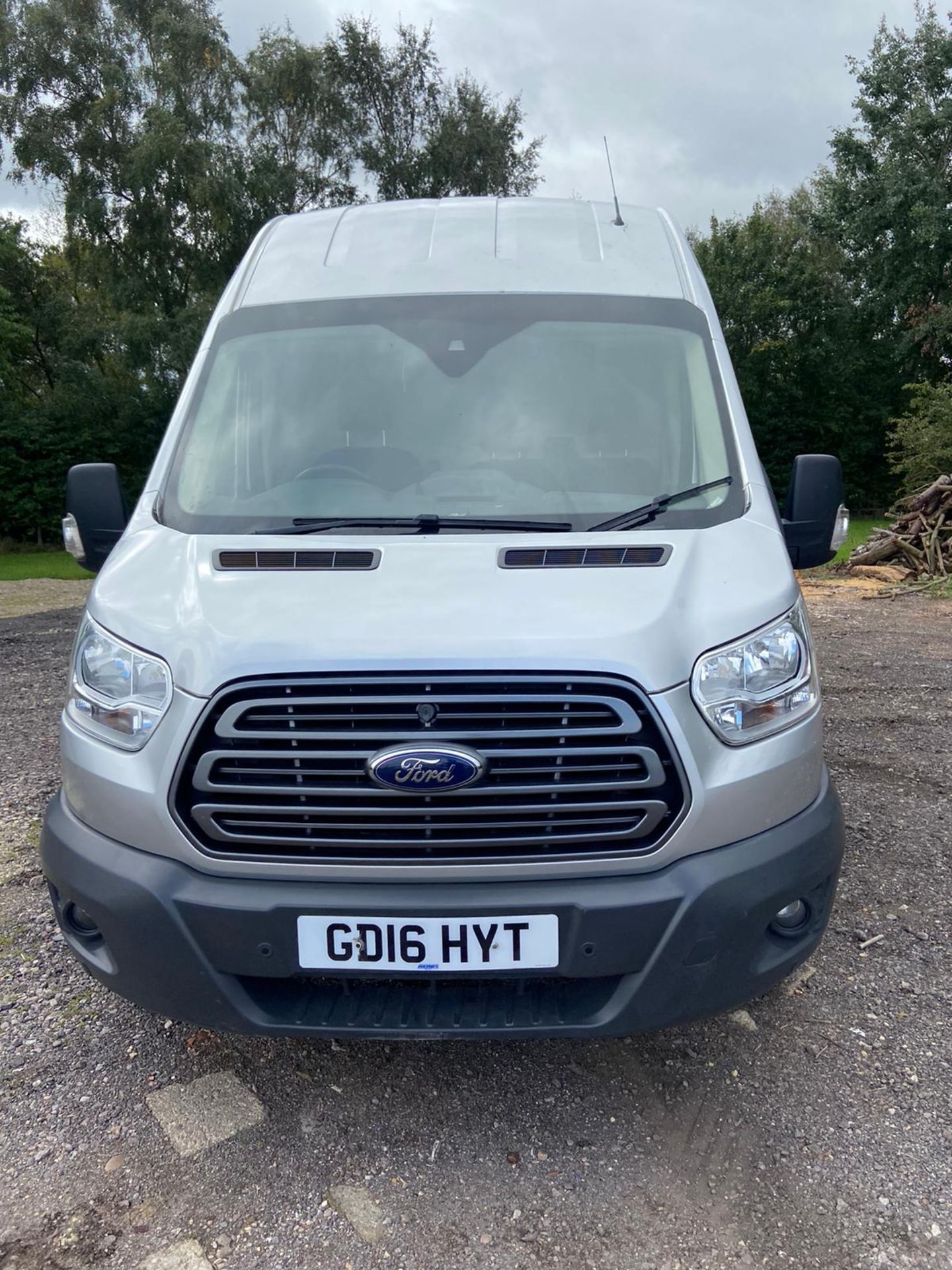 2016/16 REG FORD TRANSIT 350 TREND 2.2 DIESEL SILVER PANEL VAN, SHOWING 0 FORMER KEEPERS *NO VAT* - Image 2 of 10