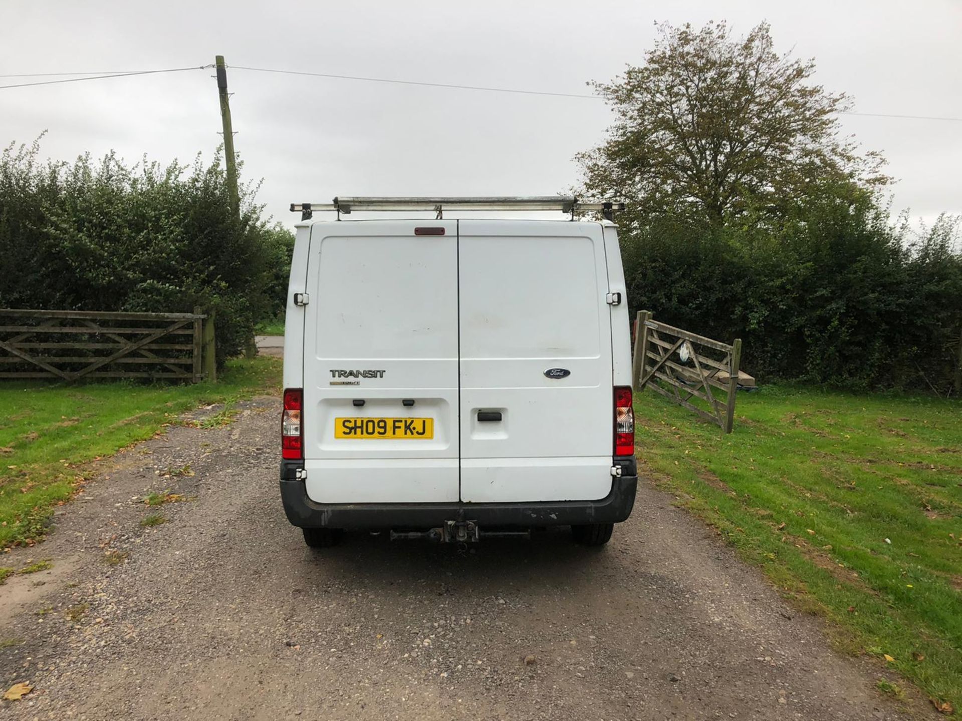 2009/09 REG FORD TRANSIT 110 T260S TREND 2.2 DIESEL PANEL VAN, SHOWING 3 FORMER KEEPERS *NO VAT* - Image 2 of 12