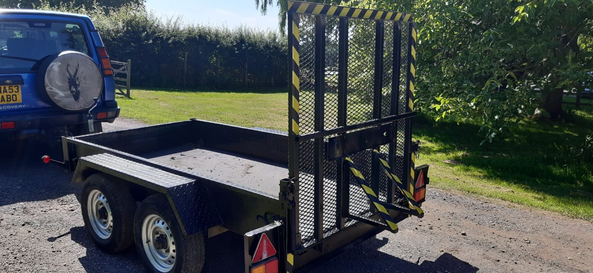 TWIN AXLE TOW-ABLE BLACK PLANT TRAILER WITH RAMP *NO VAT* - Image 7 of 7